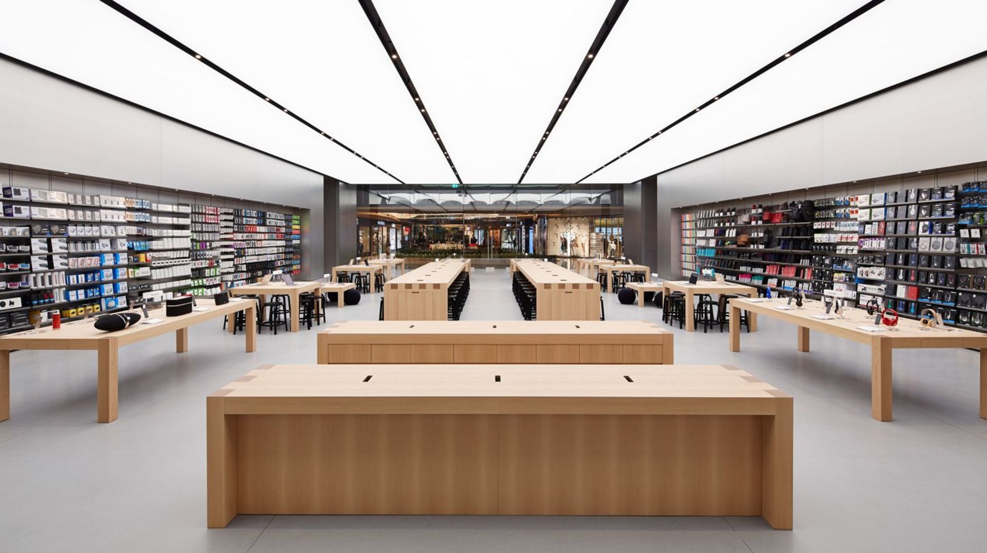 نمای داخلی اپل استور استانبول