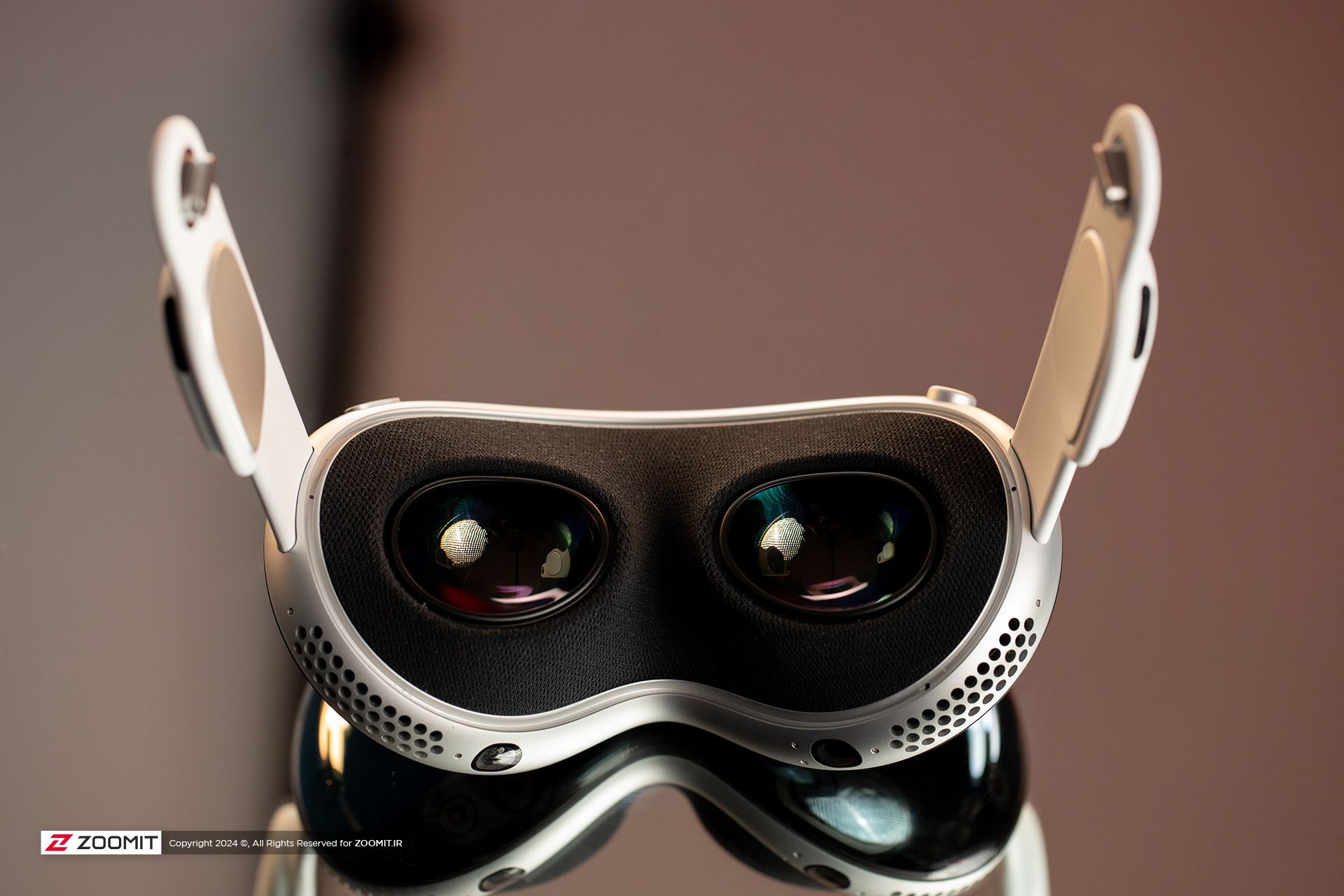 نمای نزدیک از لنزهای اپل ویژن پرو
