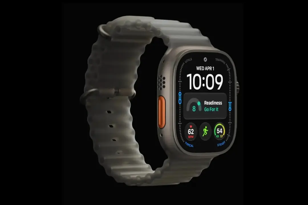 ساعت هوشمند اپل واچ اولترا ۴ (Apple Watch Ultra 4) با بند سفید