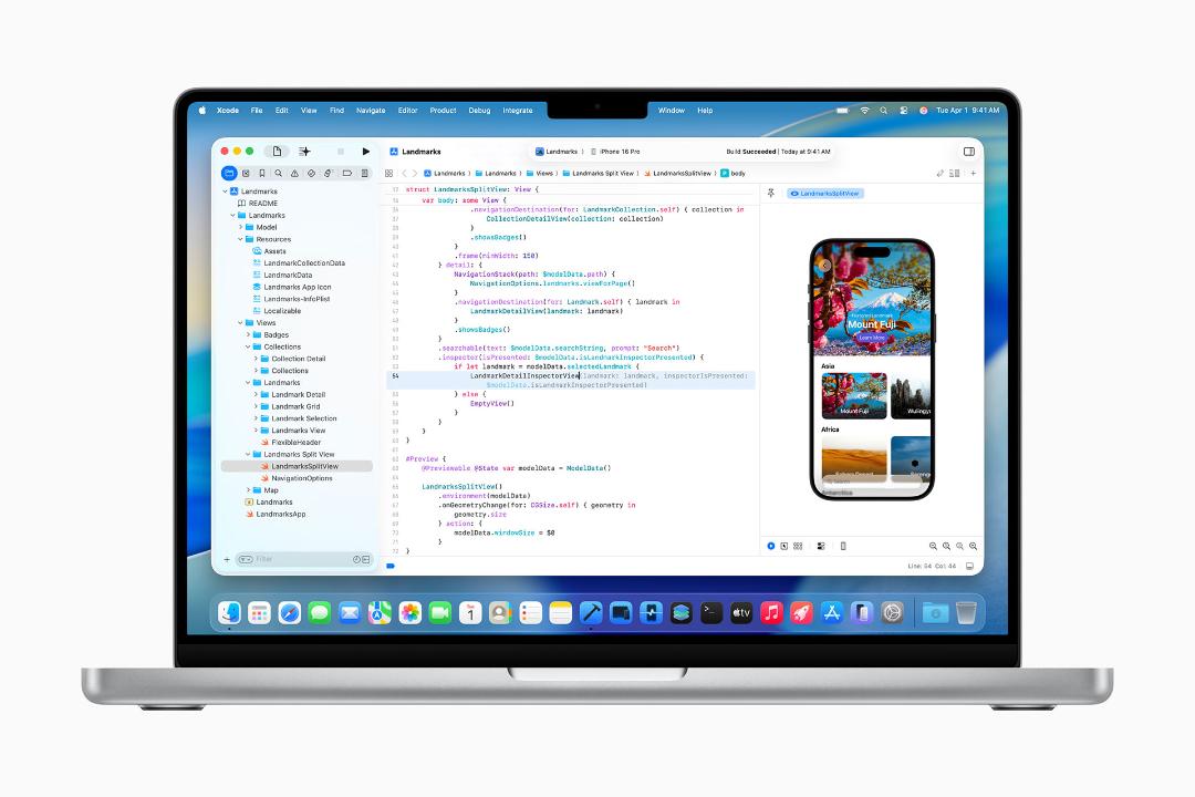 نرم‌افزار xcode روی یک مک‌بوک اپل با مک‌ او اس ۲۶ 