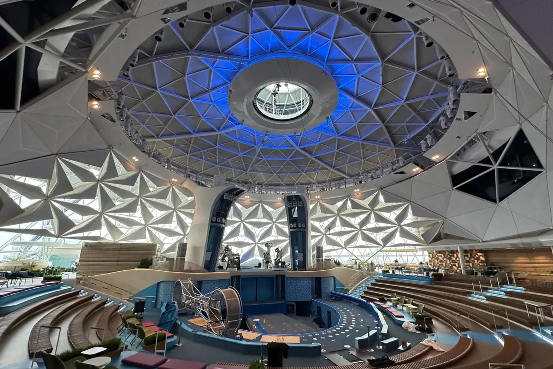 Aquadome در کشتی Icon of the Seas