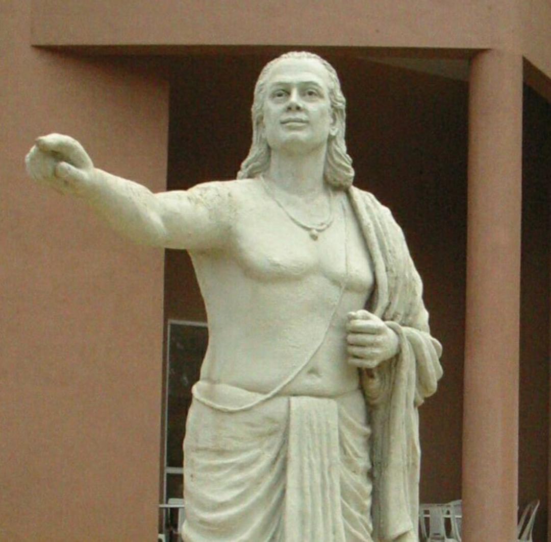 مجسمه آریابهاتا، ستاره‌شناس هندی 