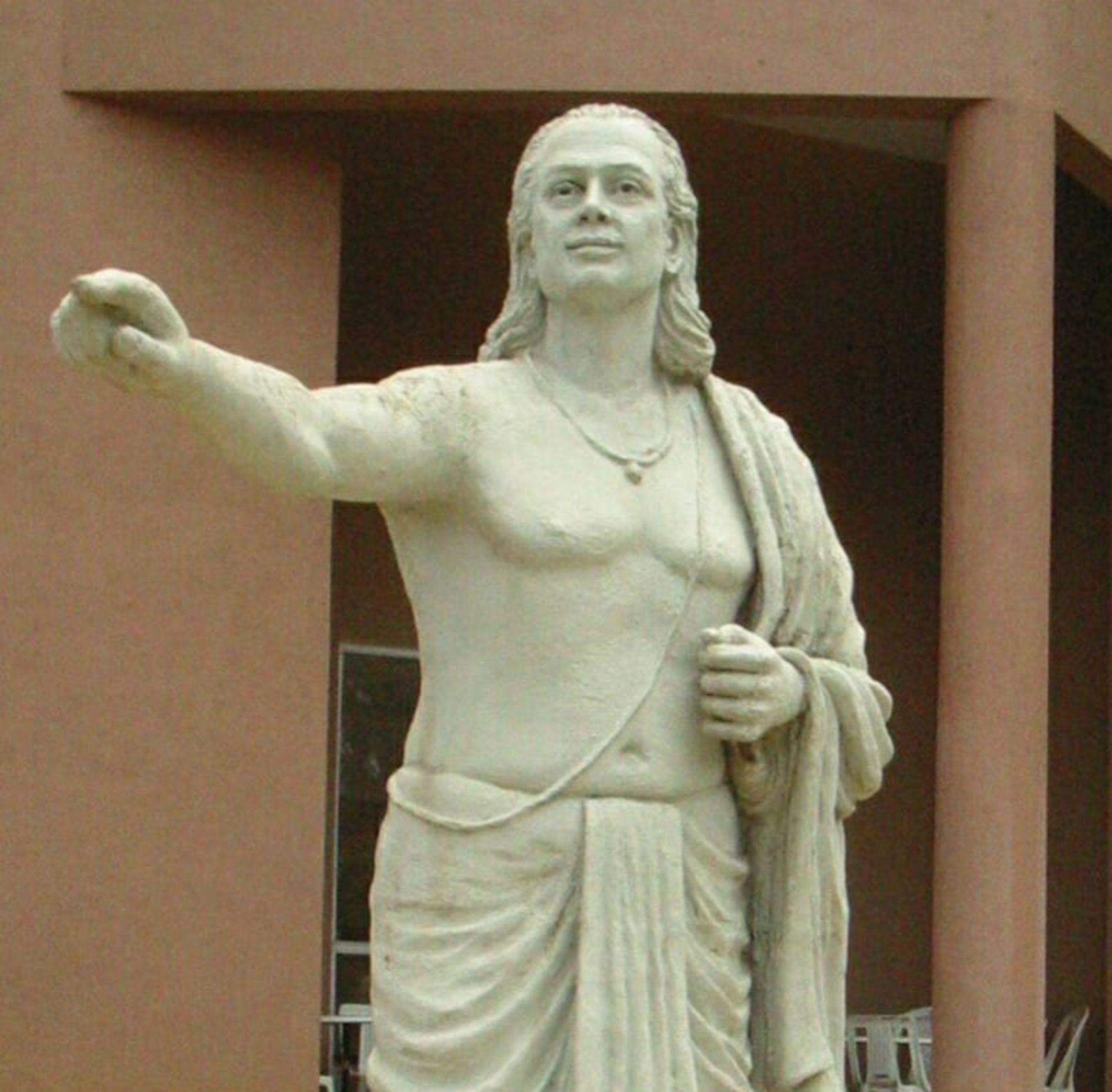 مجسمه آریابهاتا، ستاره‌شناس هندی 