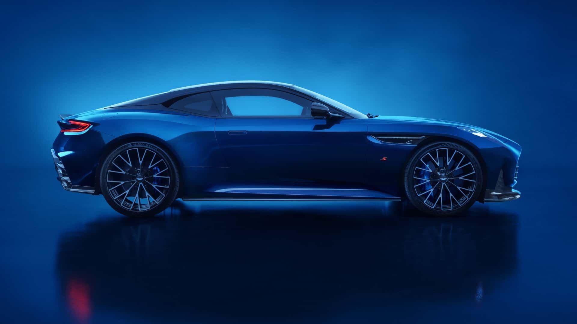 نمای جانبی خودرو استون مارتین DB12 S