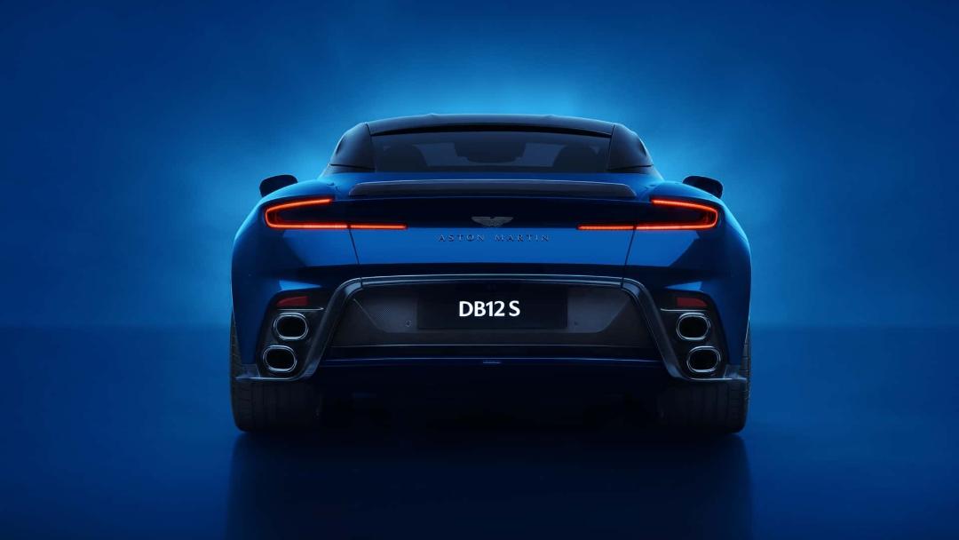 نمای عقب خودرو استون مارتین DB12 S