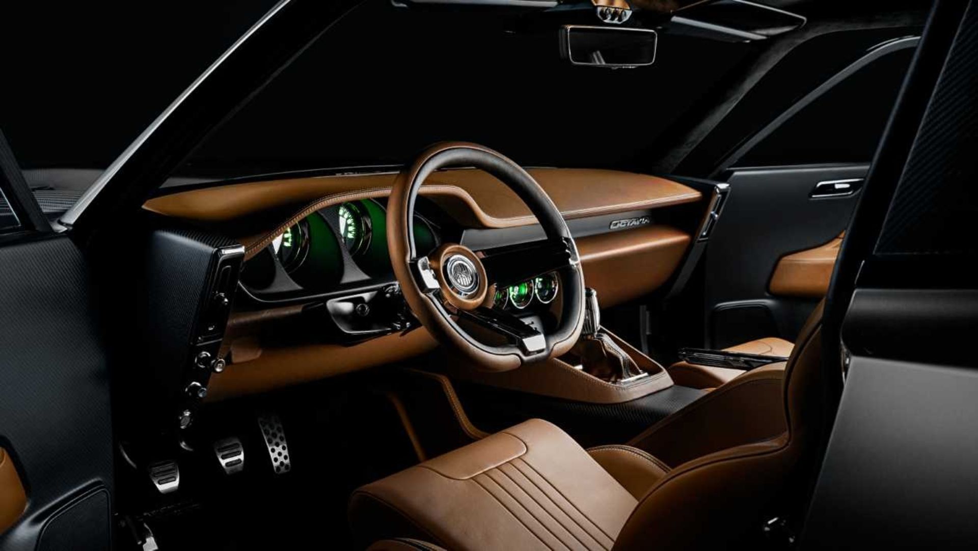 کابین داخلی استون مارتین DBS اکتاویا