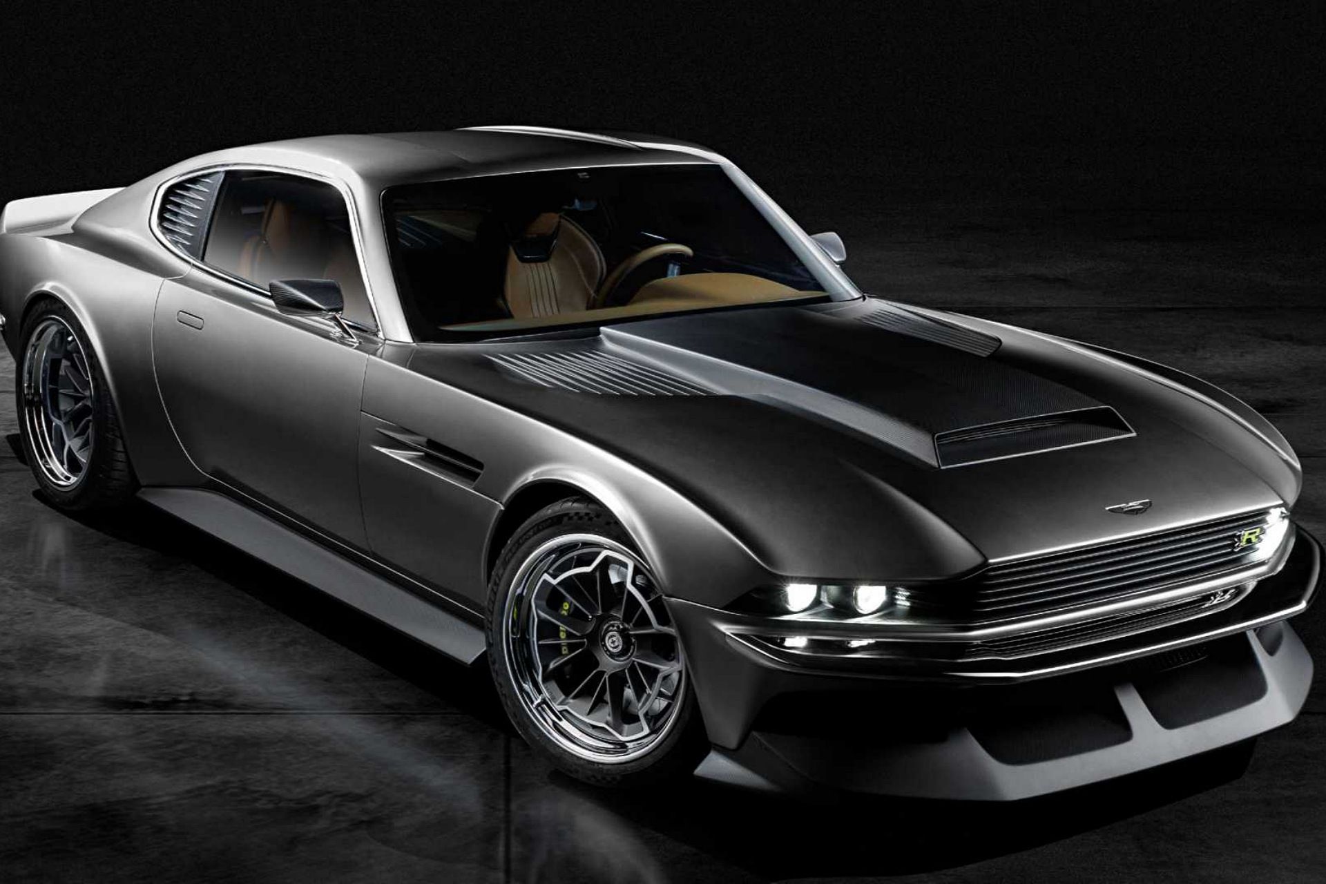 بخش جلویی و جلوپنجره‌ی استون مارتین DBS اکتاویا