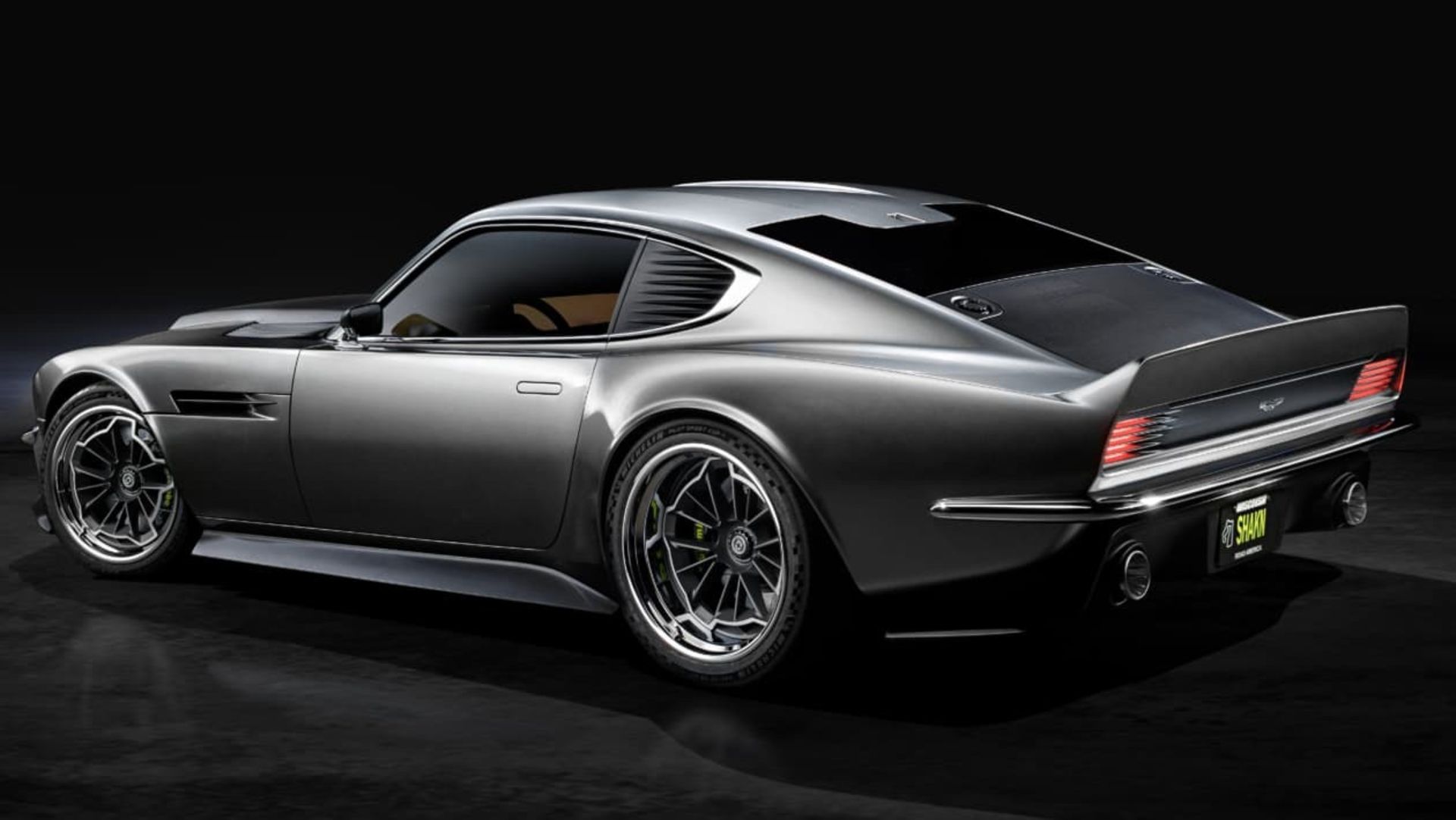 سه‌چهارم عقبی استون مارتین DBS اکتاویا