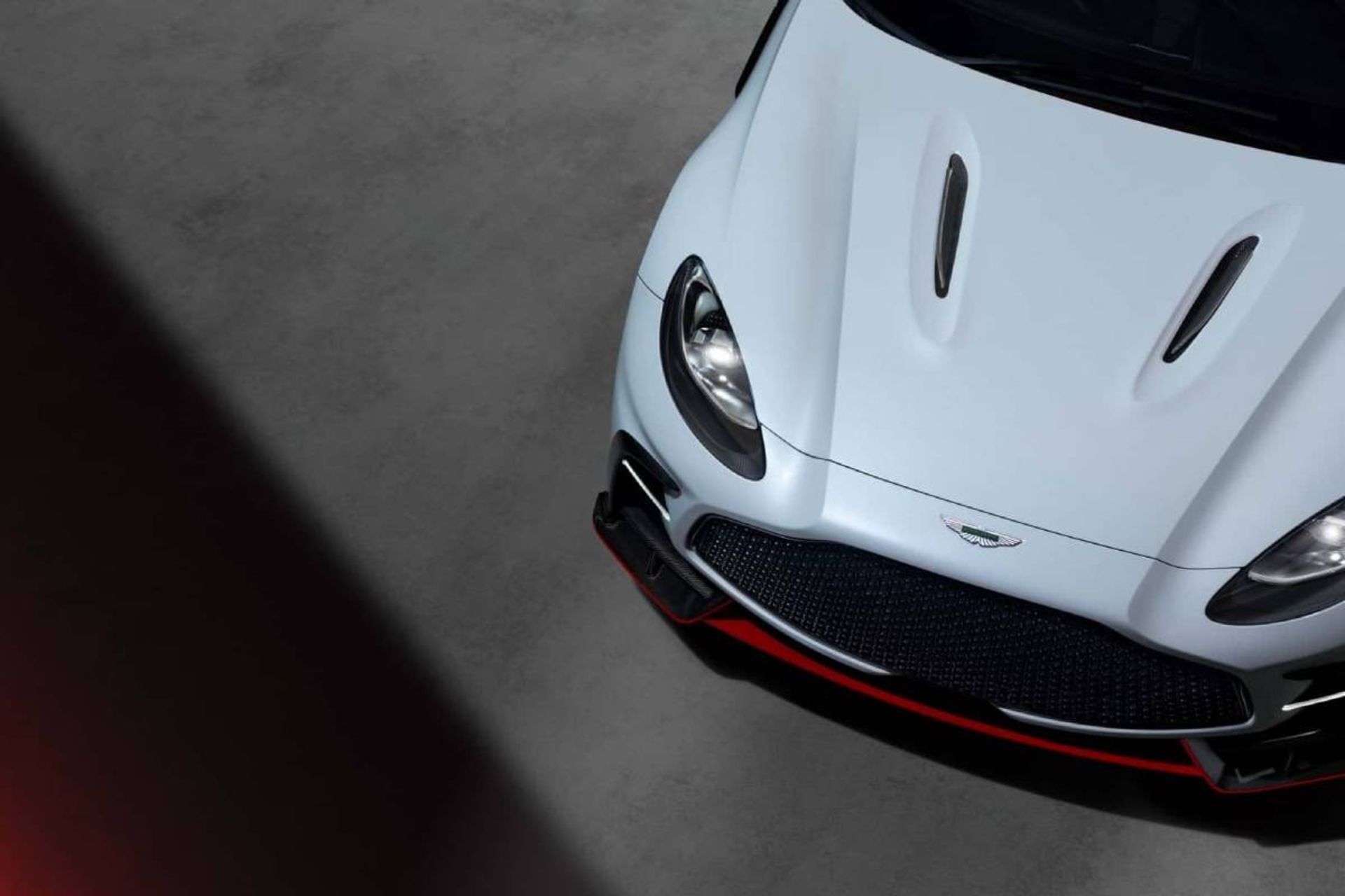 استون مارتین DBS X
