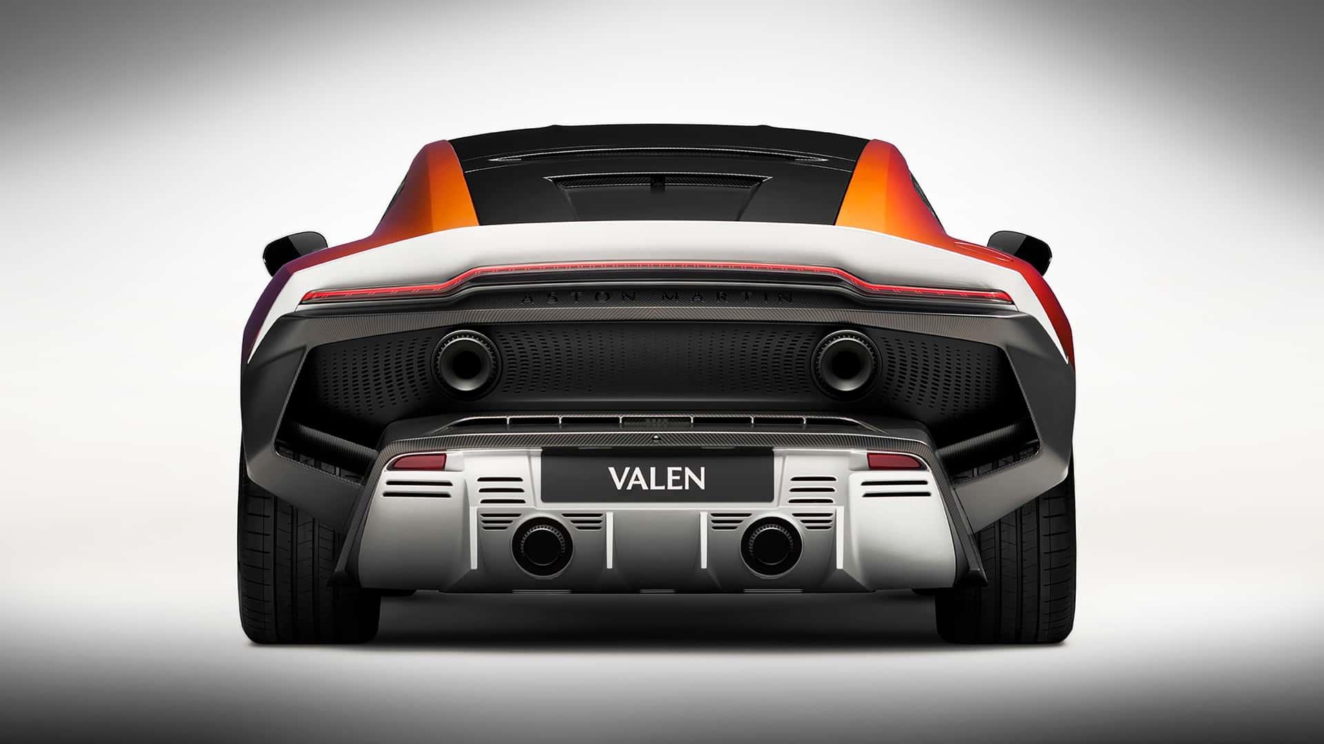 نمای عقب خودروی استون مارتین Valen با طراحی اسپرت