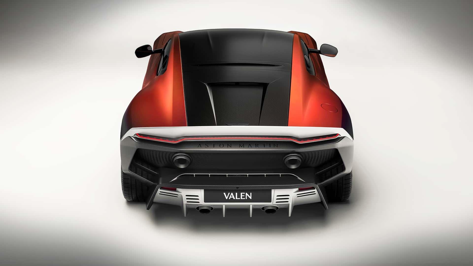 نمای عقب خودروی استون مارتین Valen با رنگ نارنجی و مشکی