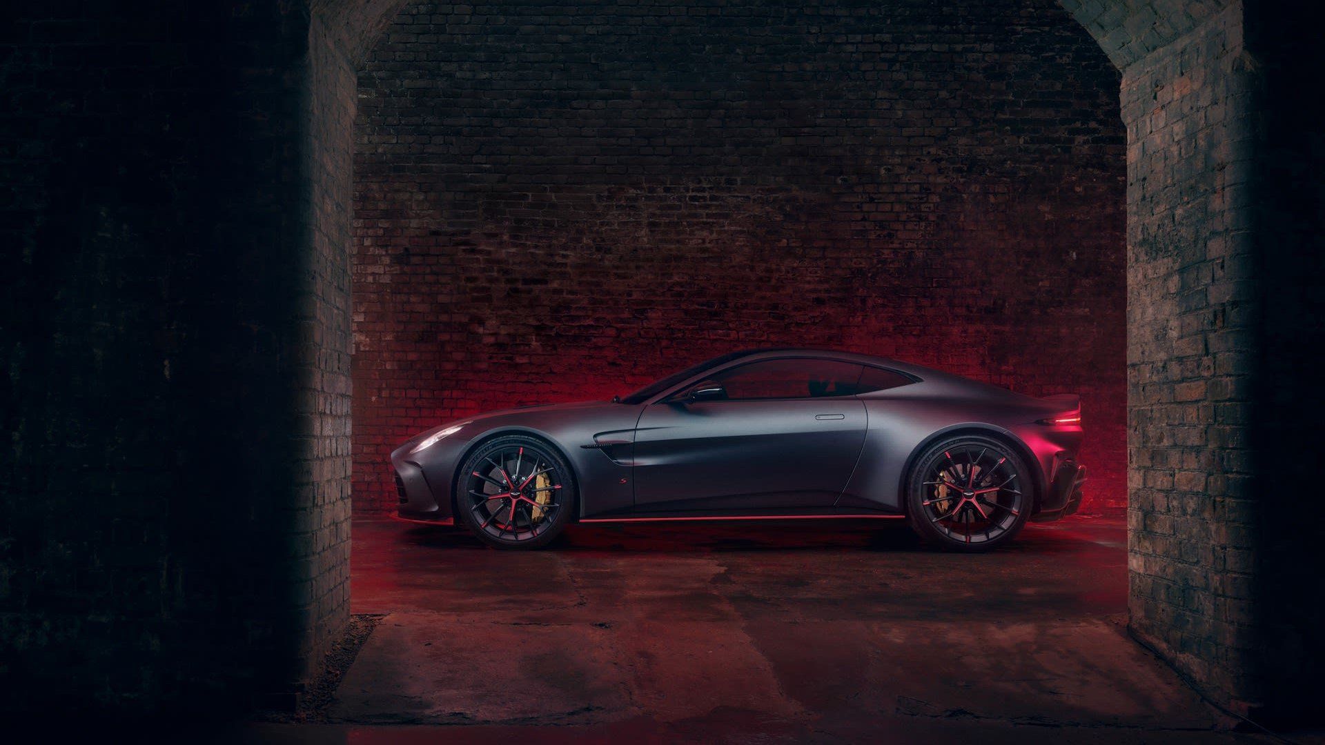 استون مارتین Vantage S