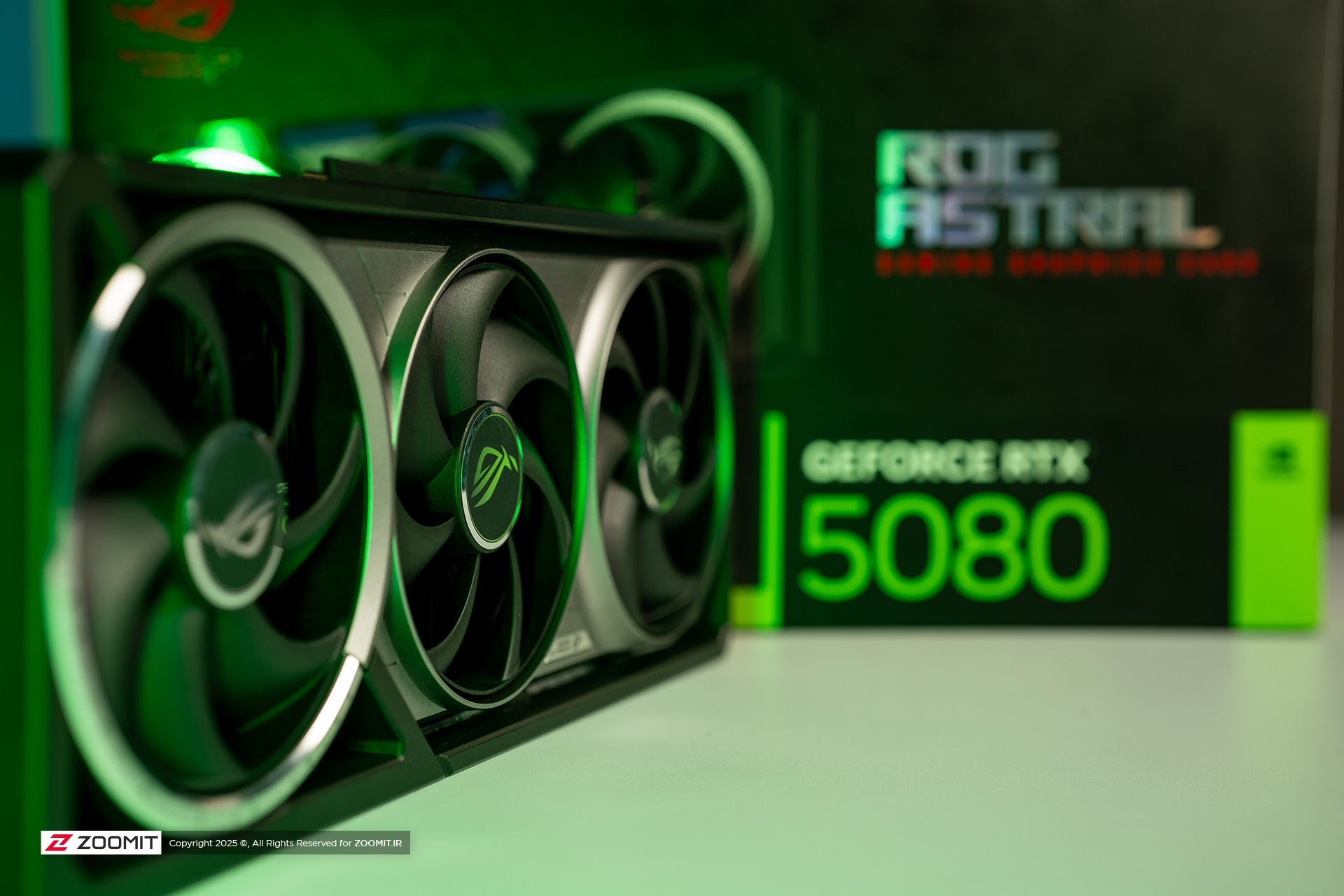 نمای سه عدد فن کارت گرافیک ROG Astral RTX 5080 OC