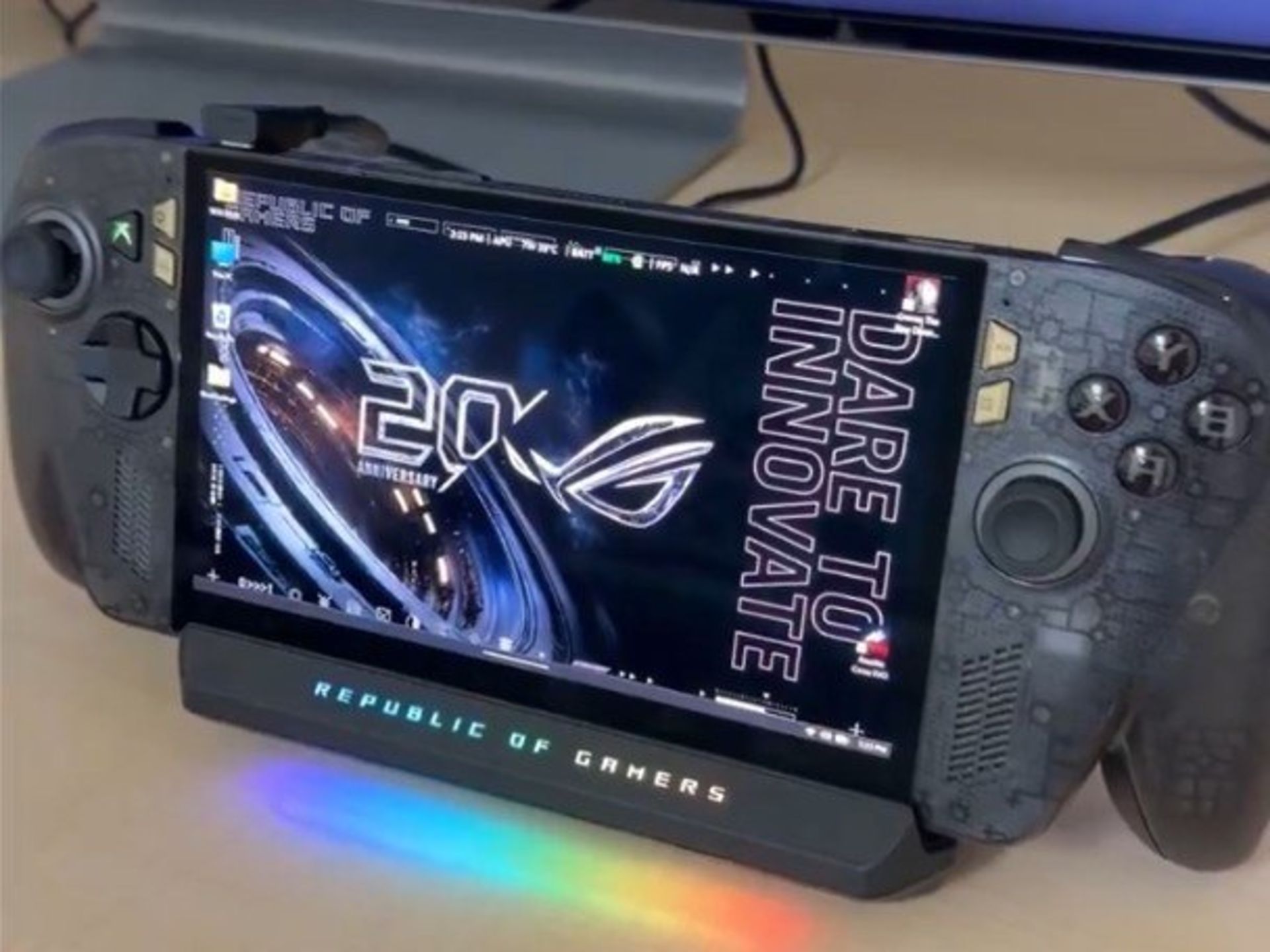 نمایشگر کنسول دستی ایسوس ROG Ally X20