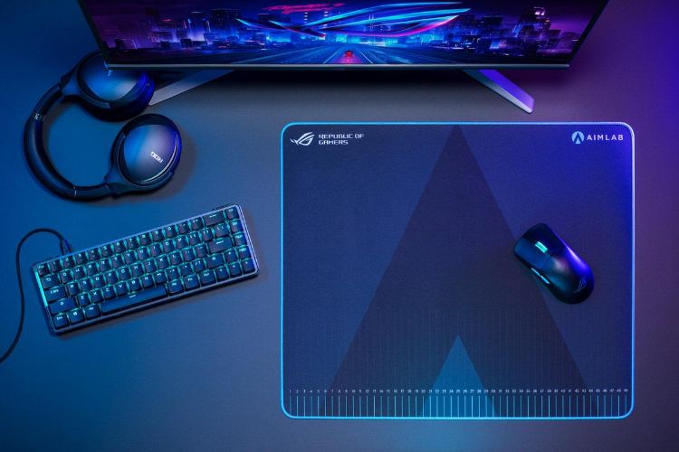 Asus Harpe Ace gaming mouse and Hone Ace mouse pad