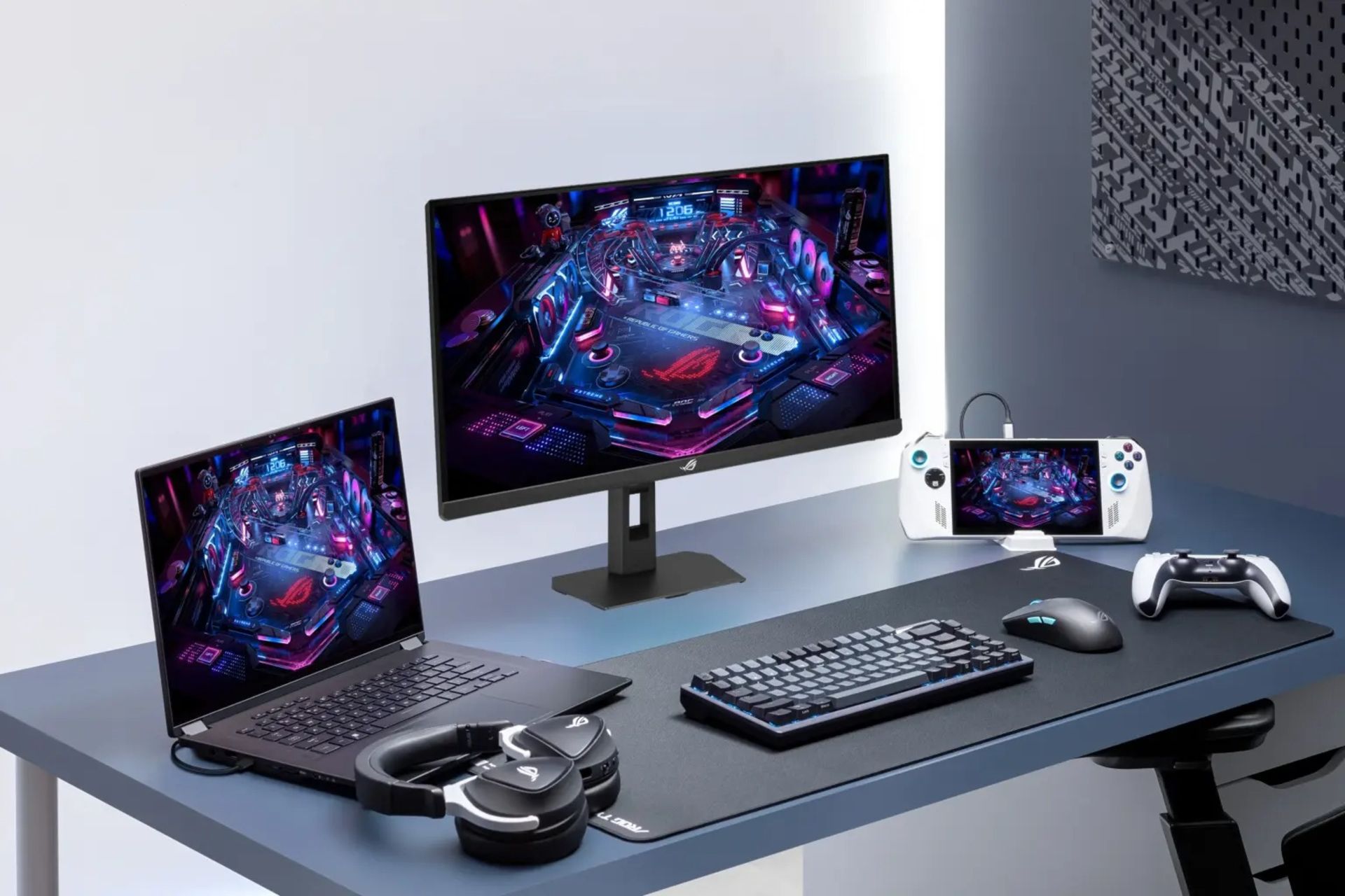مانیتور ROG Strix XG27ACMEG روی میز