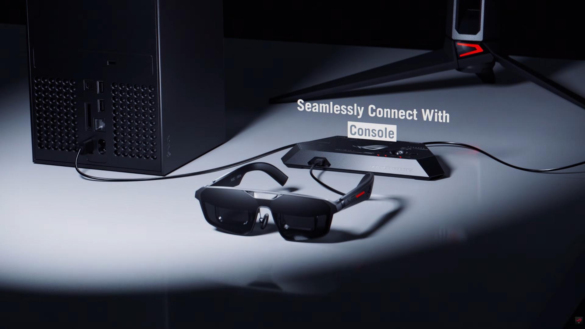 عینک هوشمند گیمینگ ایسوس ROG از نمای جلو روی میز کنار کنسول
