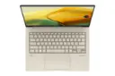 نمای بالای لپ تاپ Zenbook 14X OLED UX3404 ایسوس و نمایش کیبورد و ترک‌پد رنگ بژ