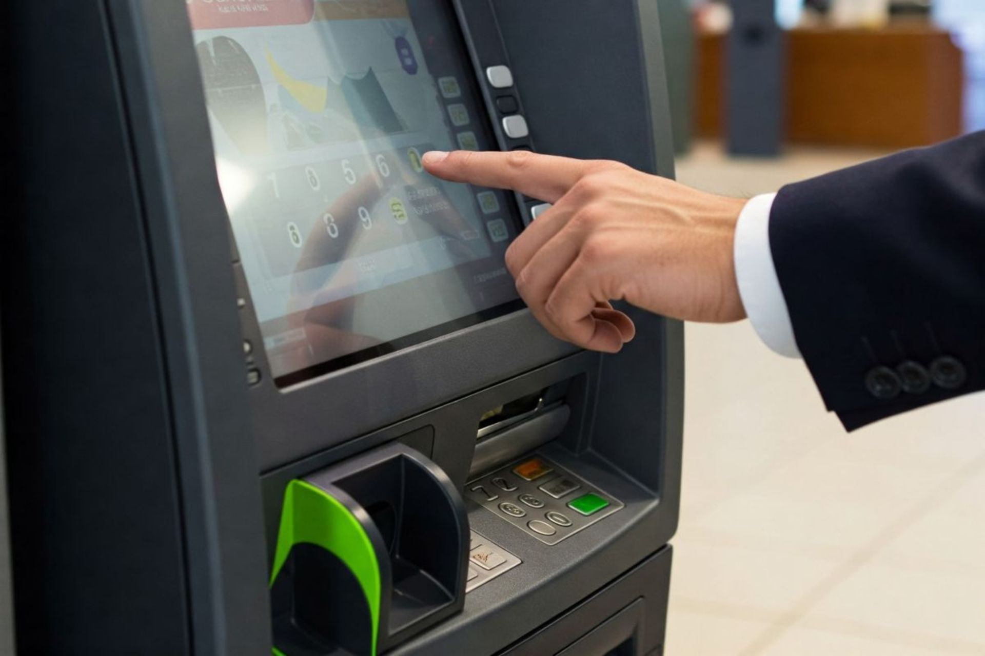وارد کردن اطلاعات در دستگاه خودپرداز