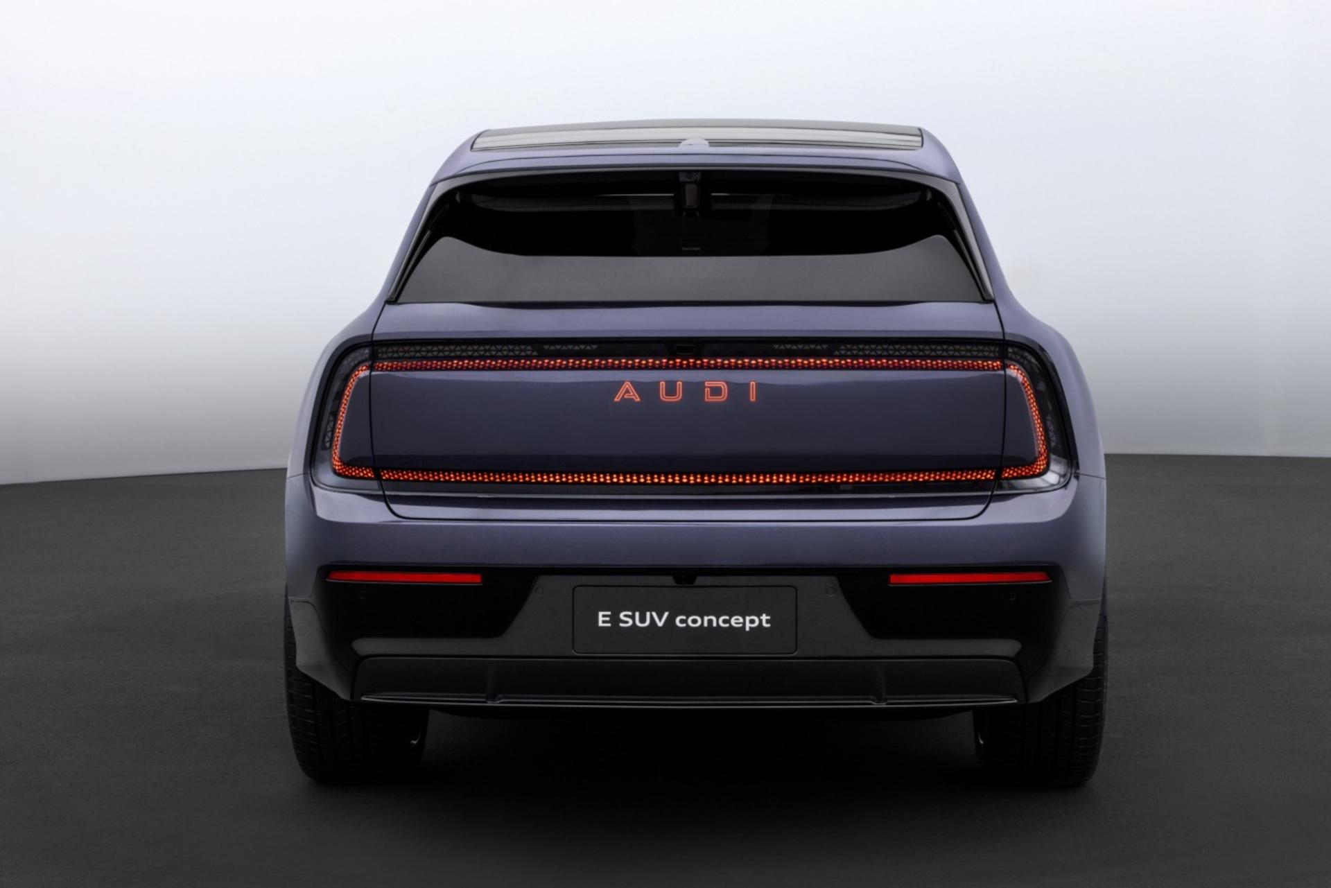 نمای پشتی خودروی مفهومی E SUV آئودی