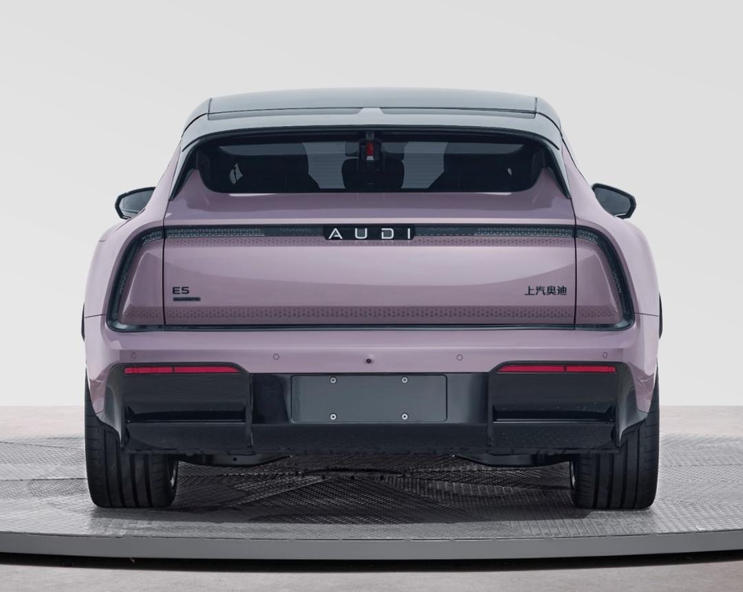 نمای عقب خودرو آئودی E5 Sportback
