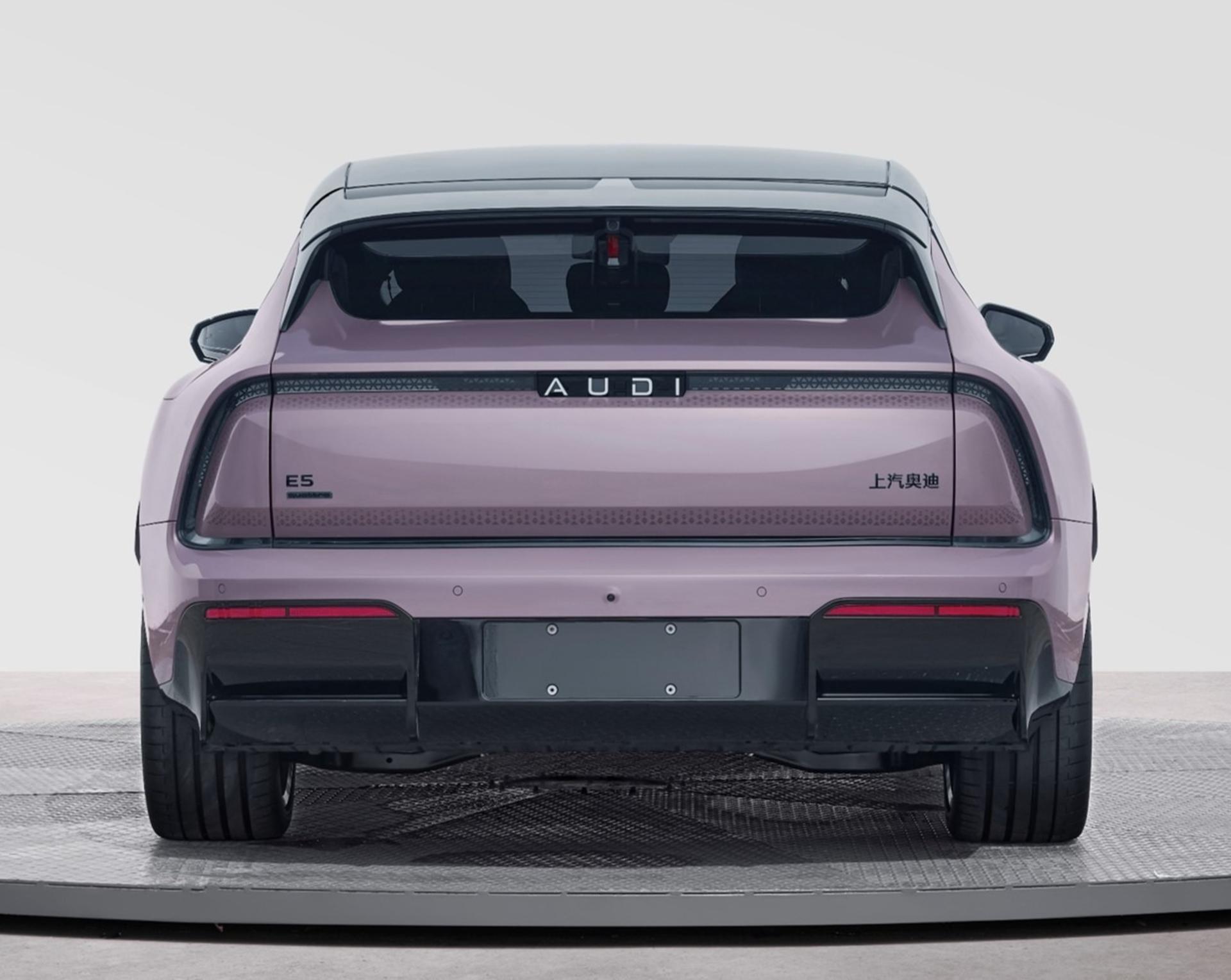 نمای عقب خودرو آئودی E5 Sportback