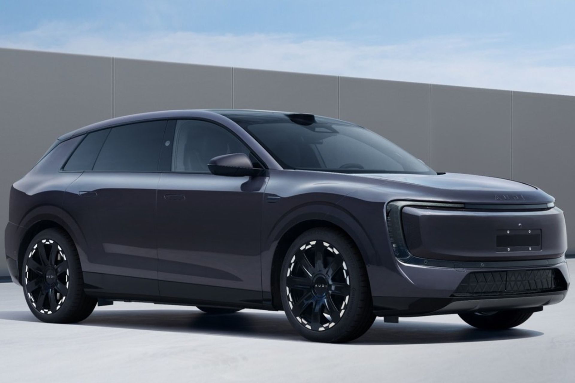 خودرو شاسی بلند برقی AUDI E7X