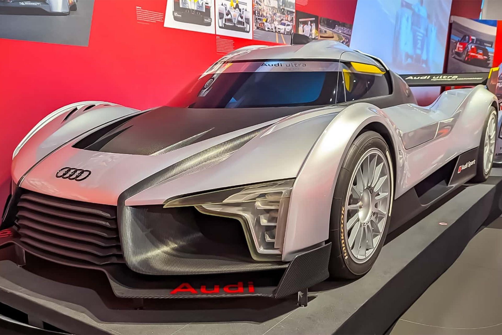 نمای سه‌چهارم جلو خودرو کانسپت آئودی اسکورپیون