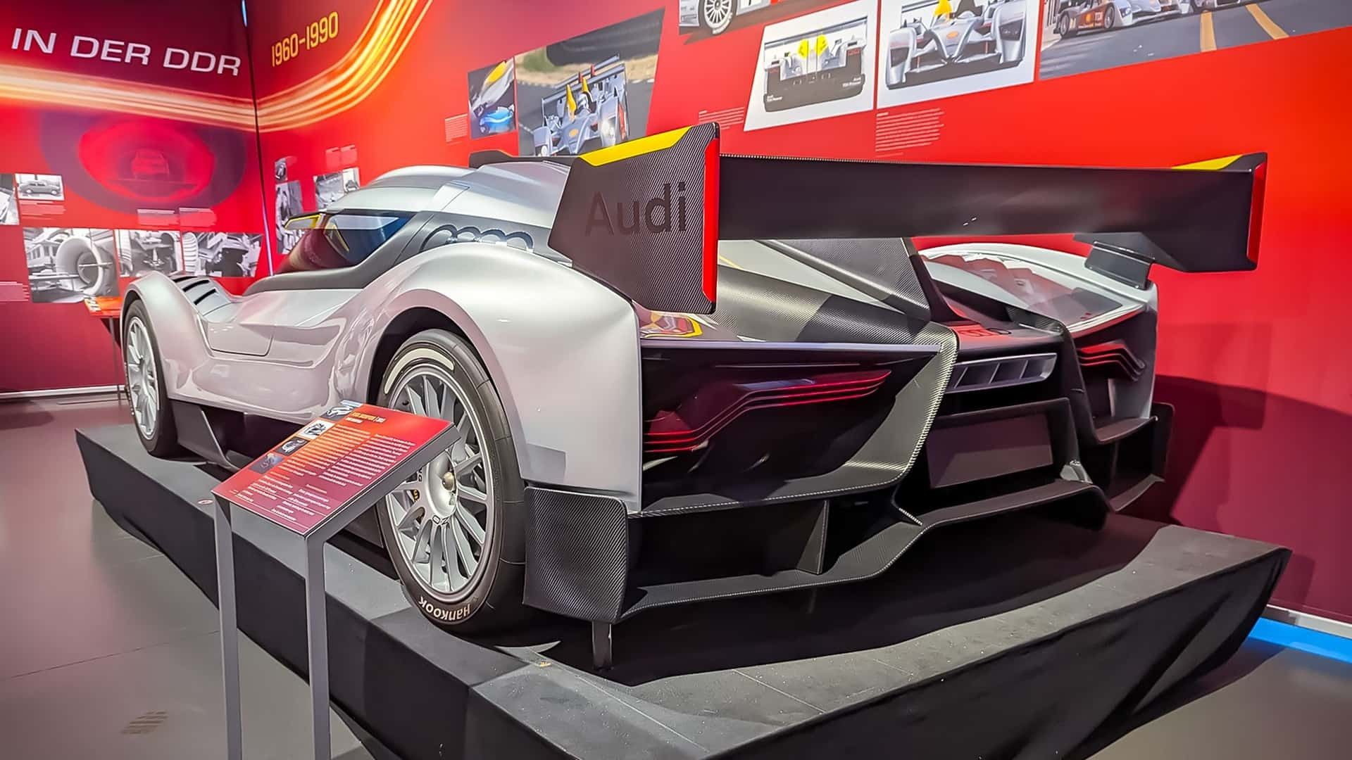 نمای سه‌چهارم عقب خودرو کانسپت آئودی اسکورپیون