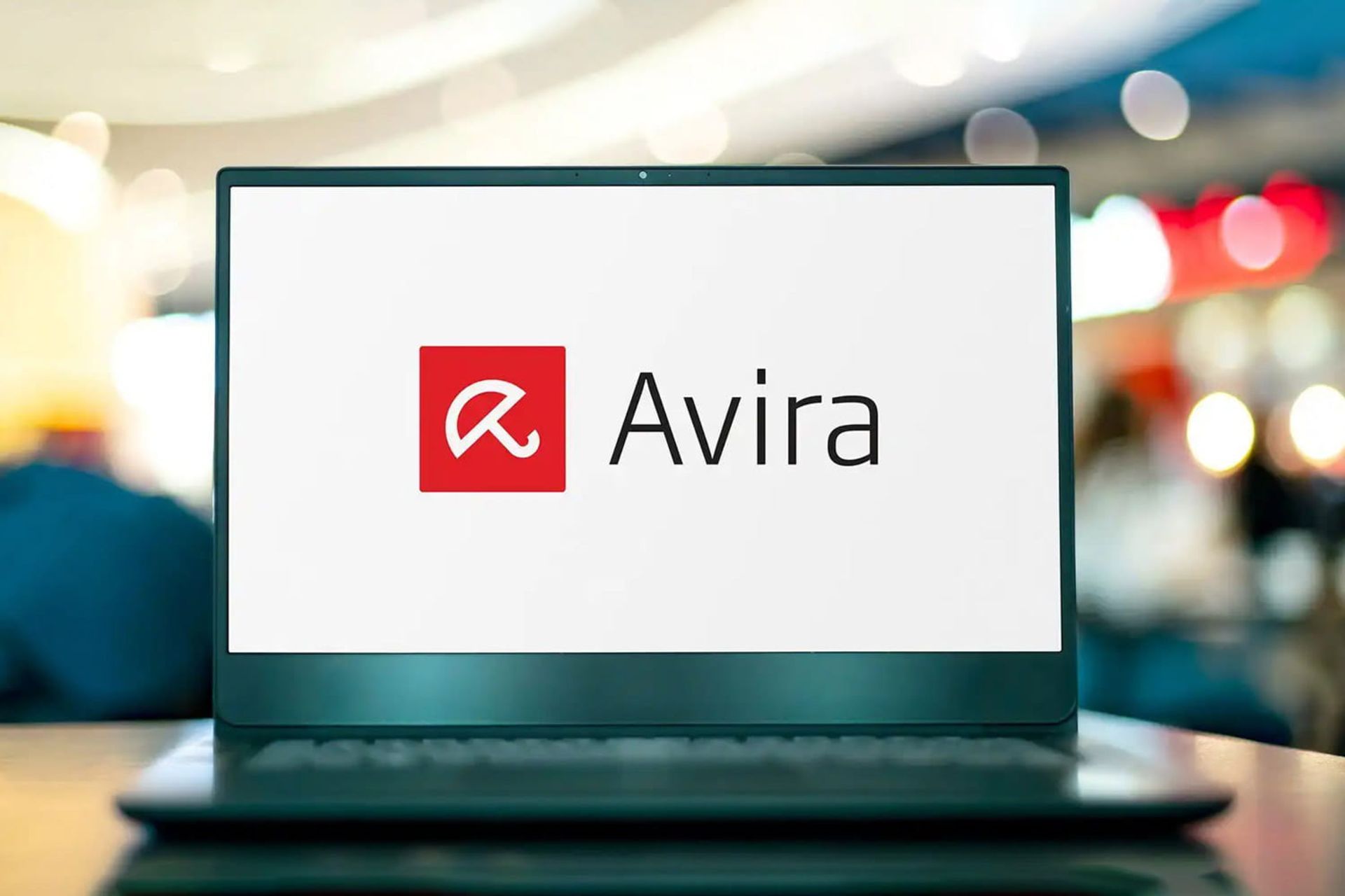 آنتی ویروس Avira در بک گراند یک لپ‌تاپ