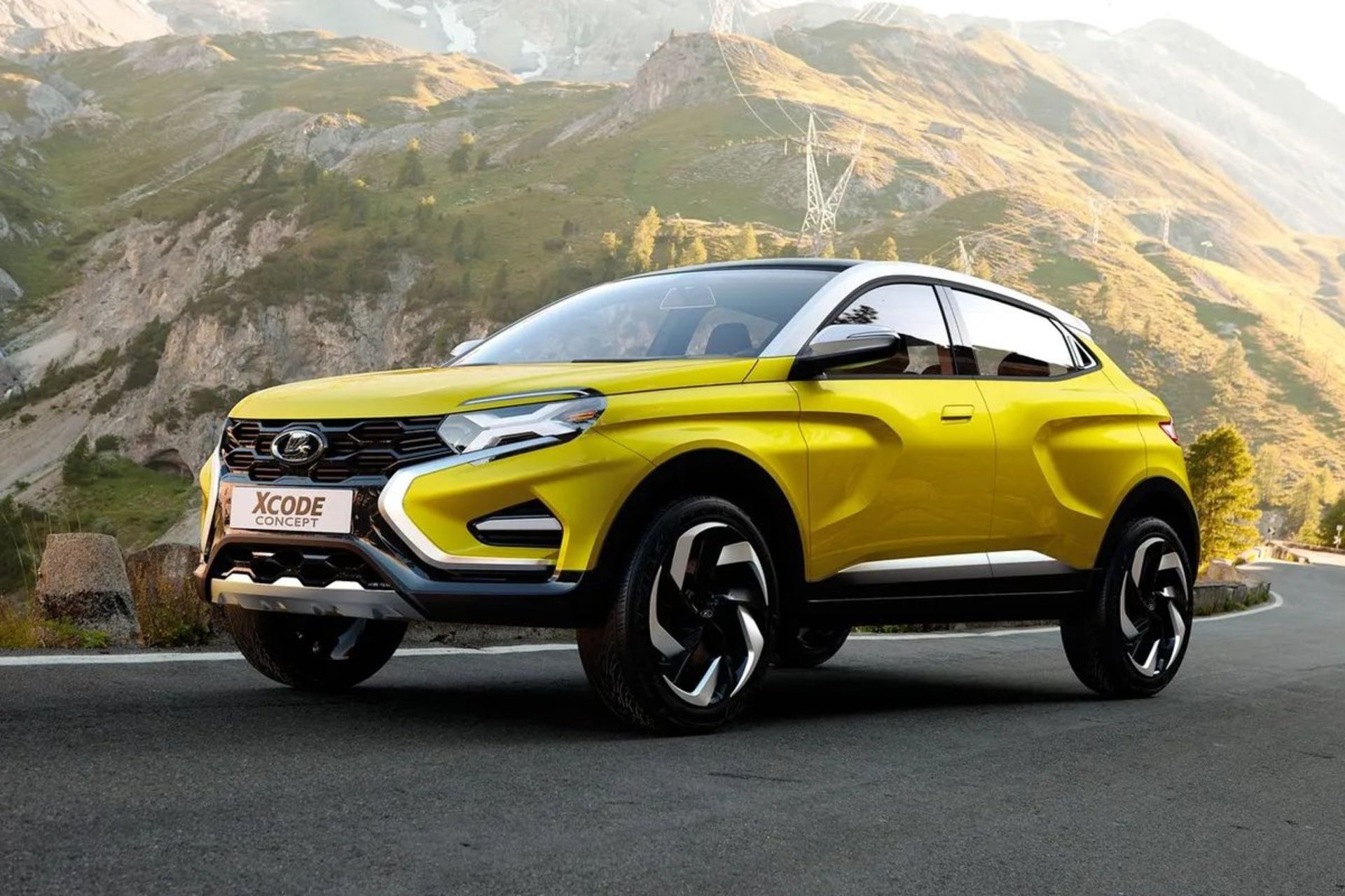 خودرو زرد رنگ آفتوفاز