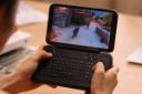 کنسول بازی آیانئو AYANEO FLIP KB مشکی در حال بازی
