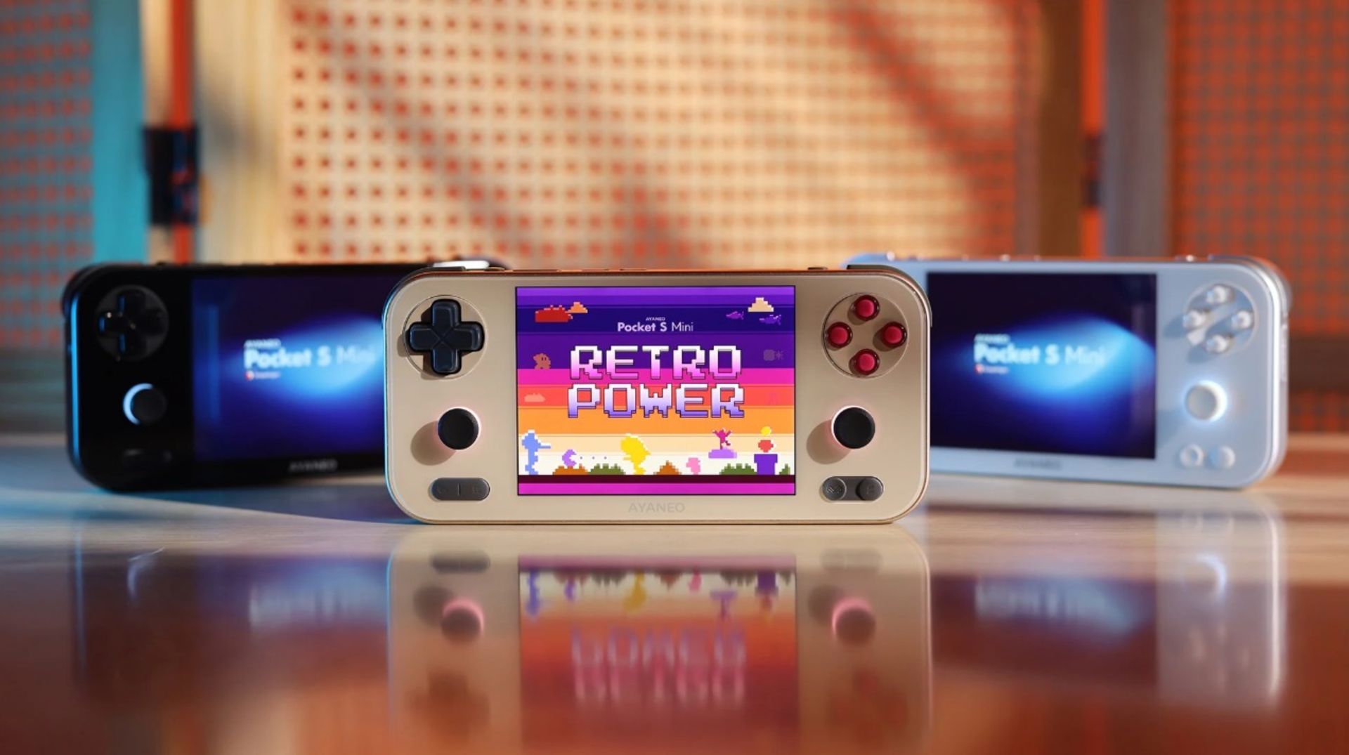 نمای جلو و رنگ‌بندی کنسول دستی آیانئو پاکت اس مینی