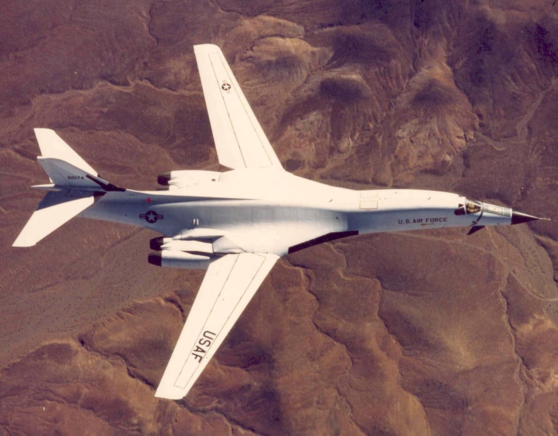 بمب‌افکن استراتژیک B-1A لنسر