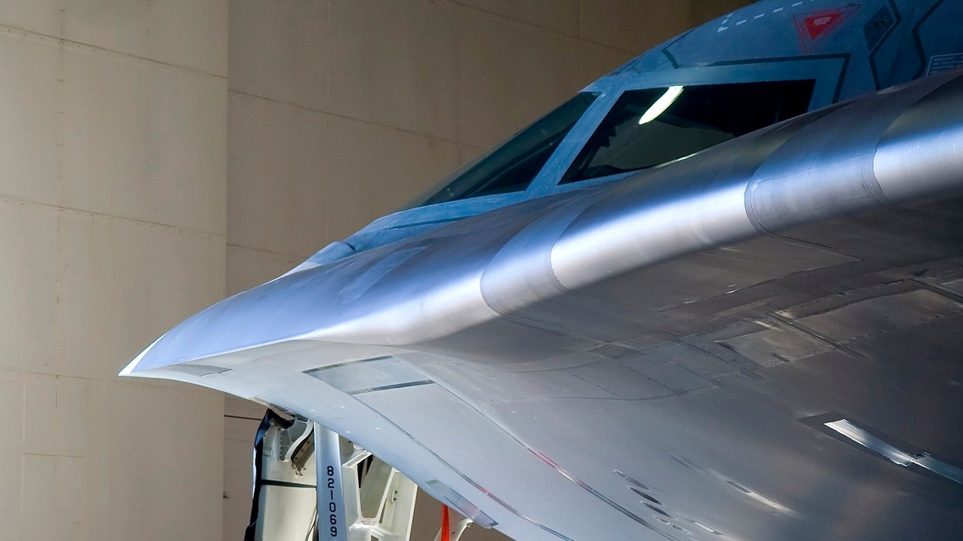 لبه‌های تیز بمب‌افکن B-2 اسپیریت