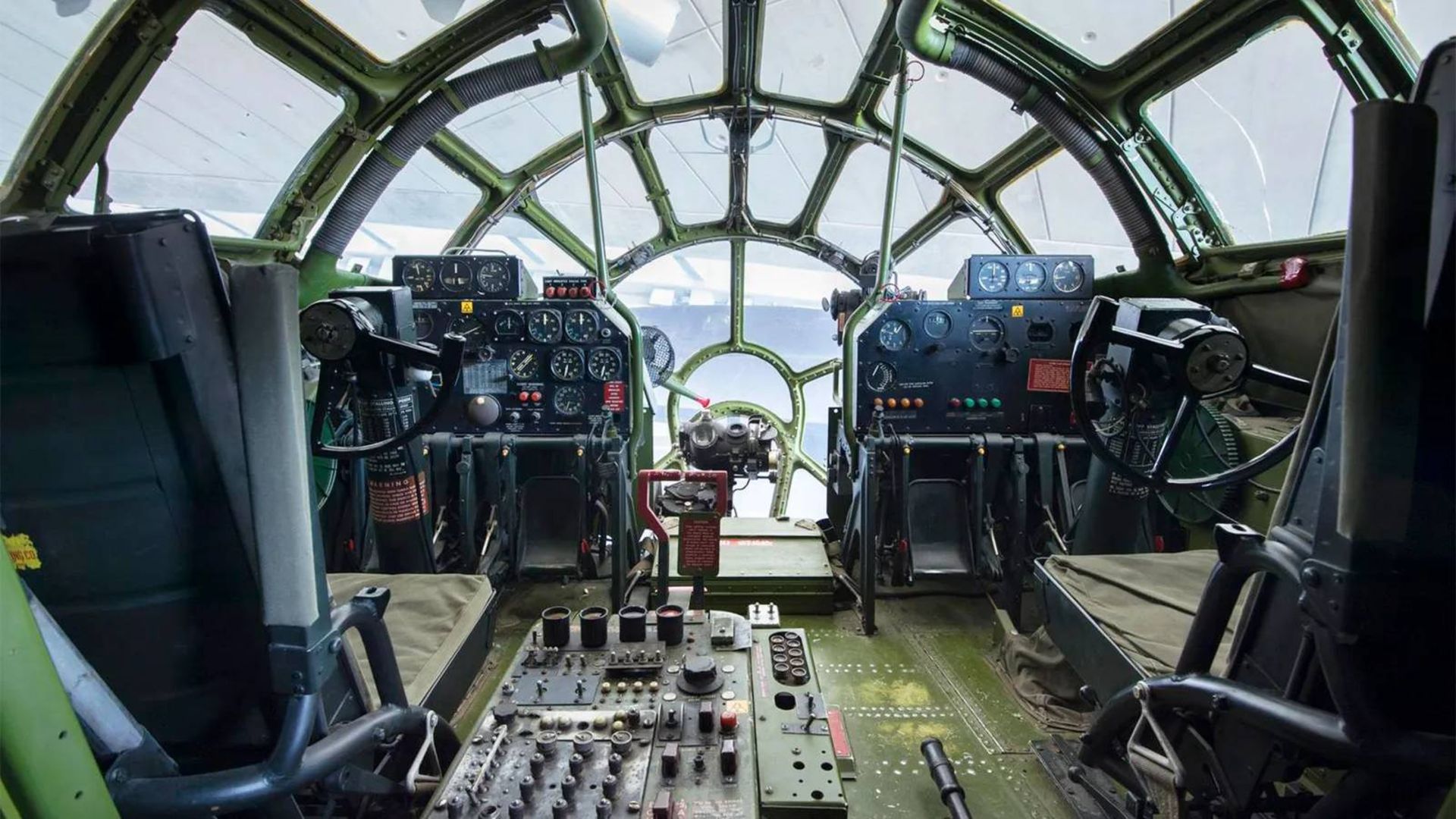 کابین هواپیمای بی-۲۹