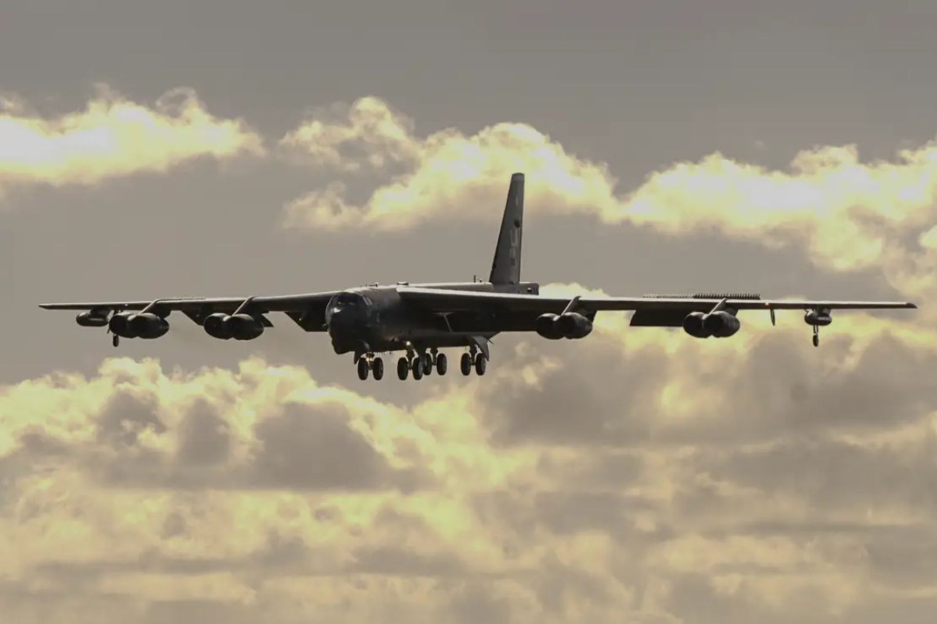 بمب افکن B52