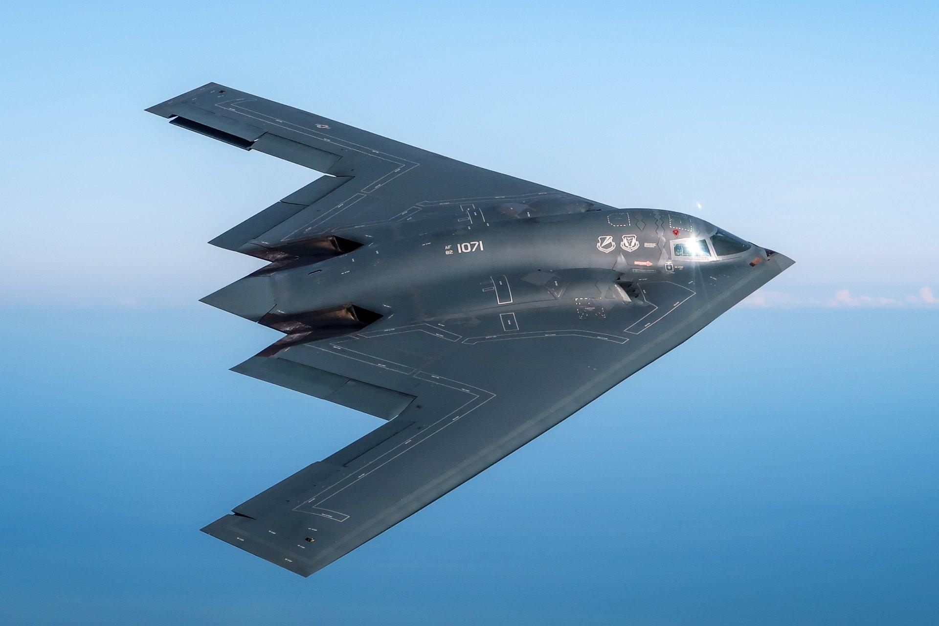 بمب افکن B52