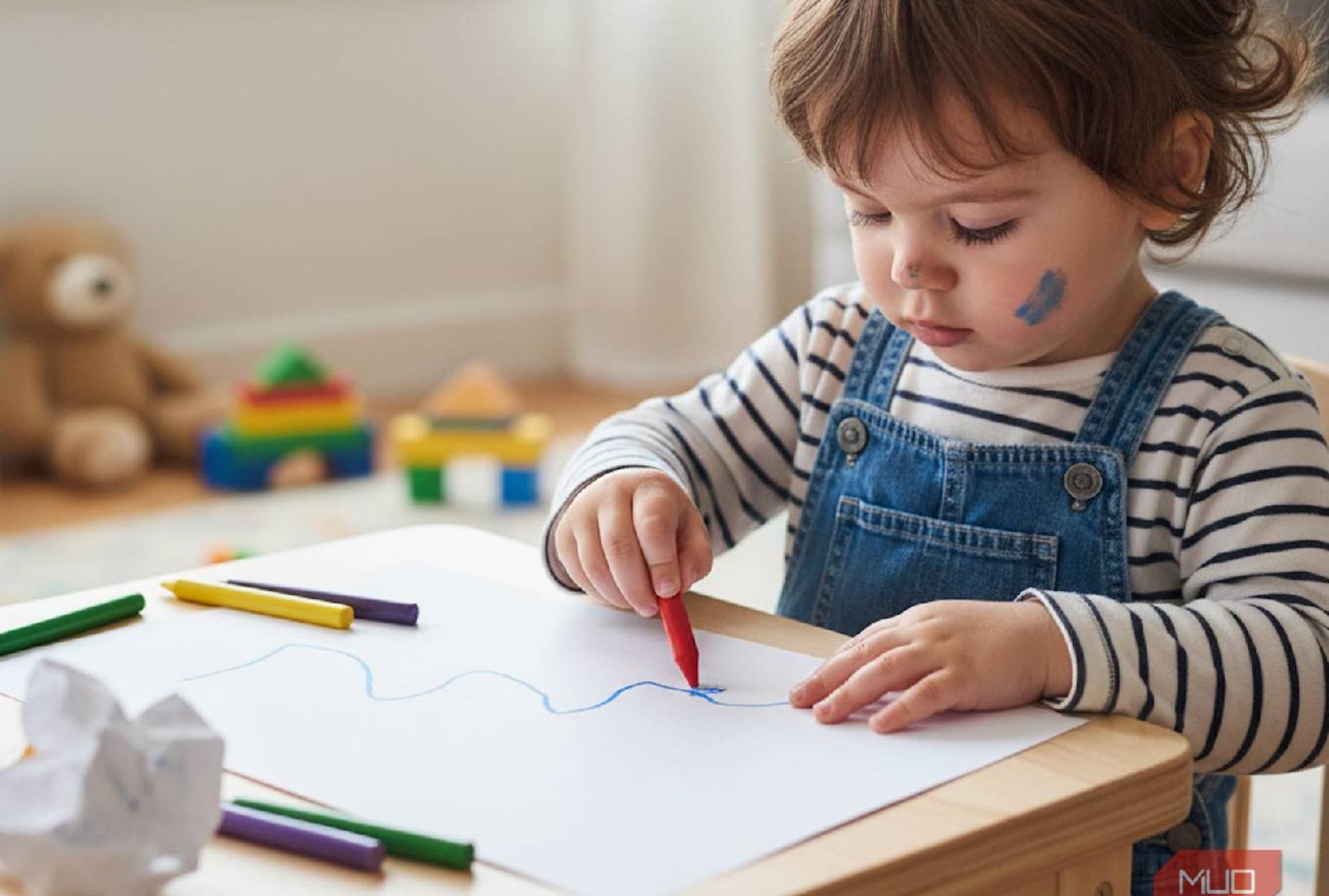 کودکی درحال نقاشی کشیدن