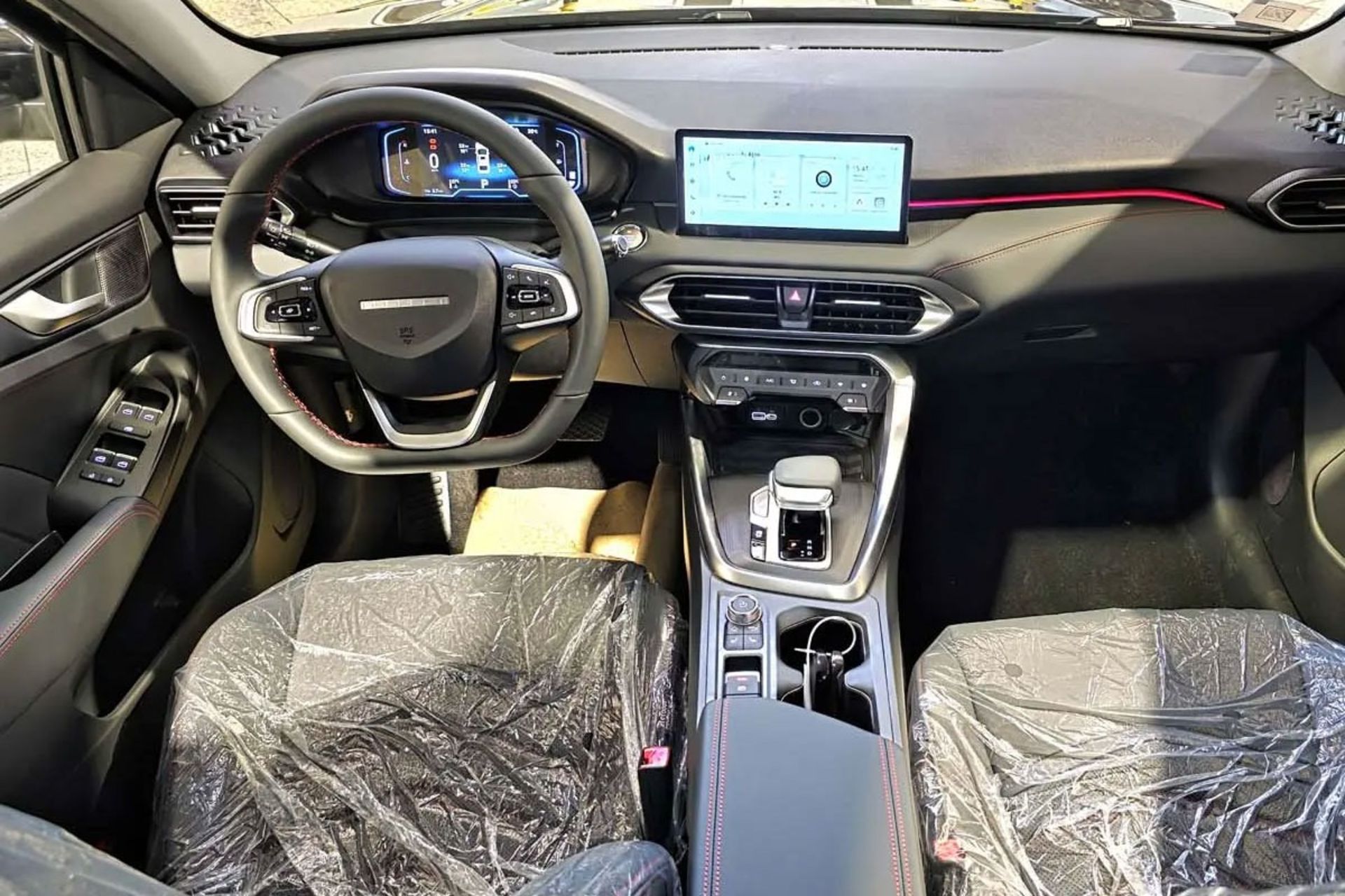 نمای داخل کابین خودرو بهمن‌موتور ریسپکت