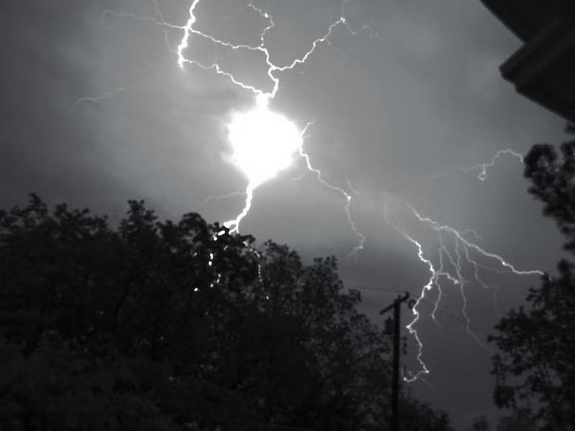 پدیده Ball Lightning