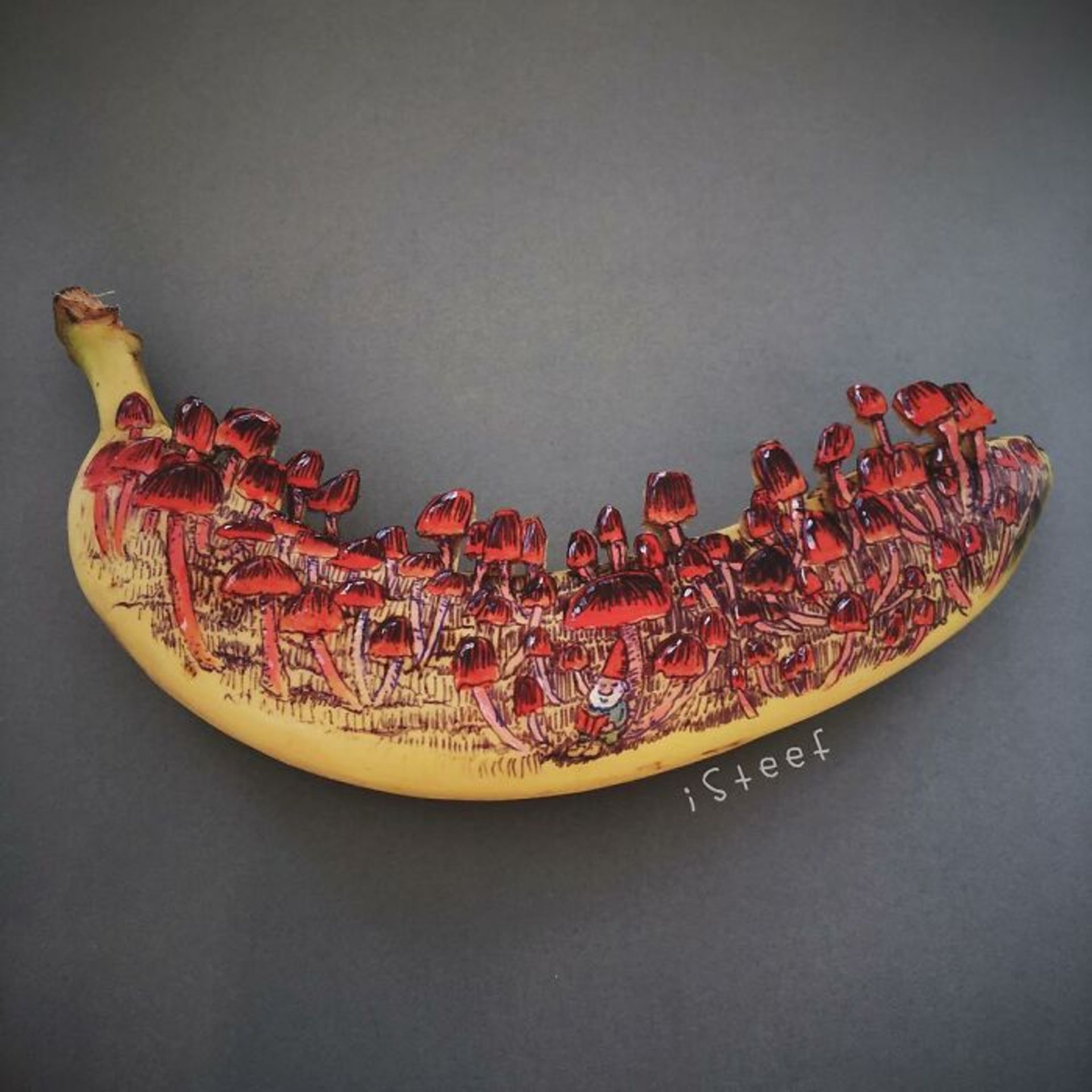 طراحی قارچ روی پوست موز