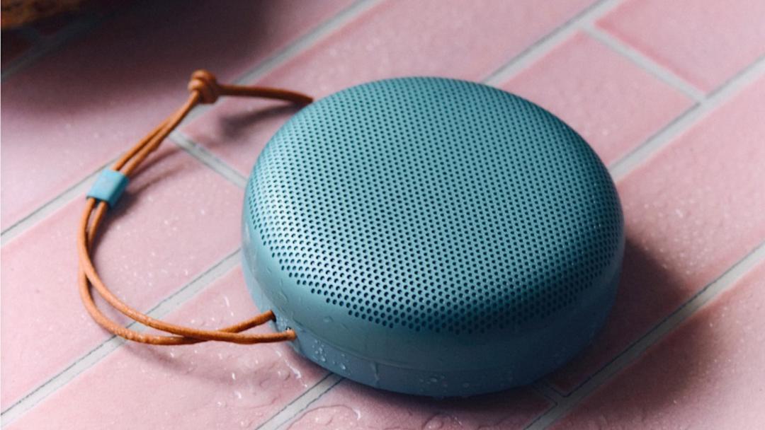 اسپیکر Beosound A1 بنگ اند اولافسن در رنگ آبی