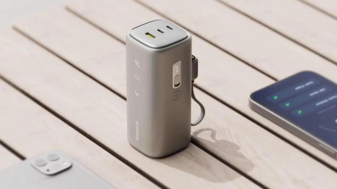 پاوربانک بیسوس EnerGeek GX11 روی میز