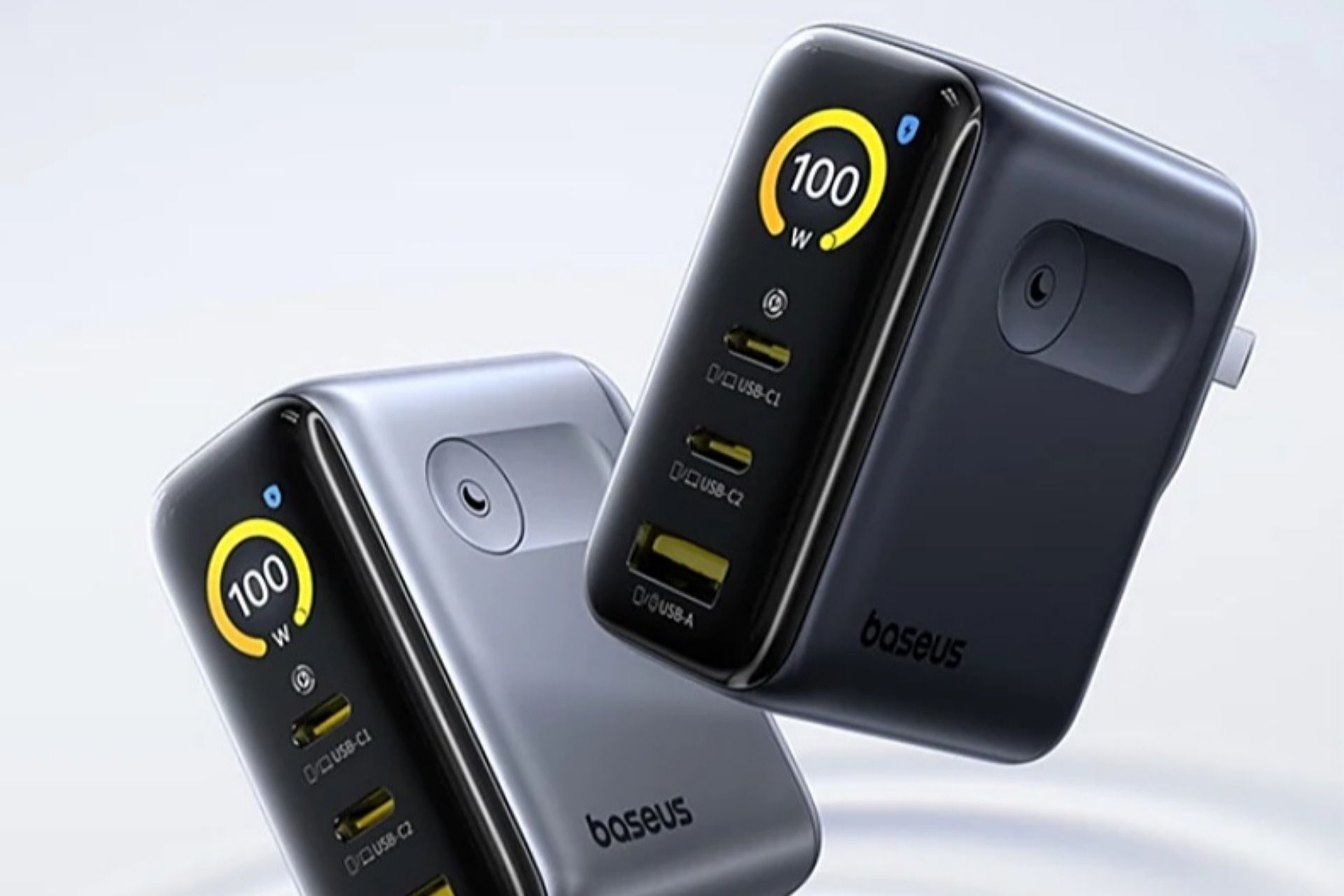 دو عدد شارژر PicoGo AE21 Digital Display Fast Charger کنار هم