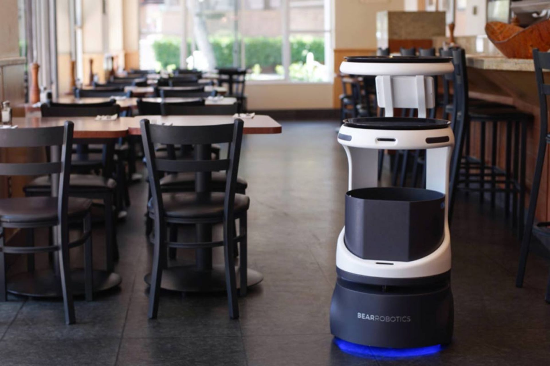 استارتاپ ربات پیشخدمت Bear Robotics