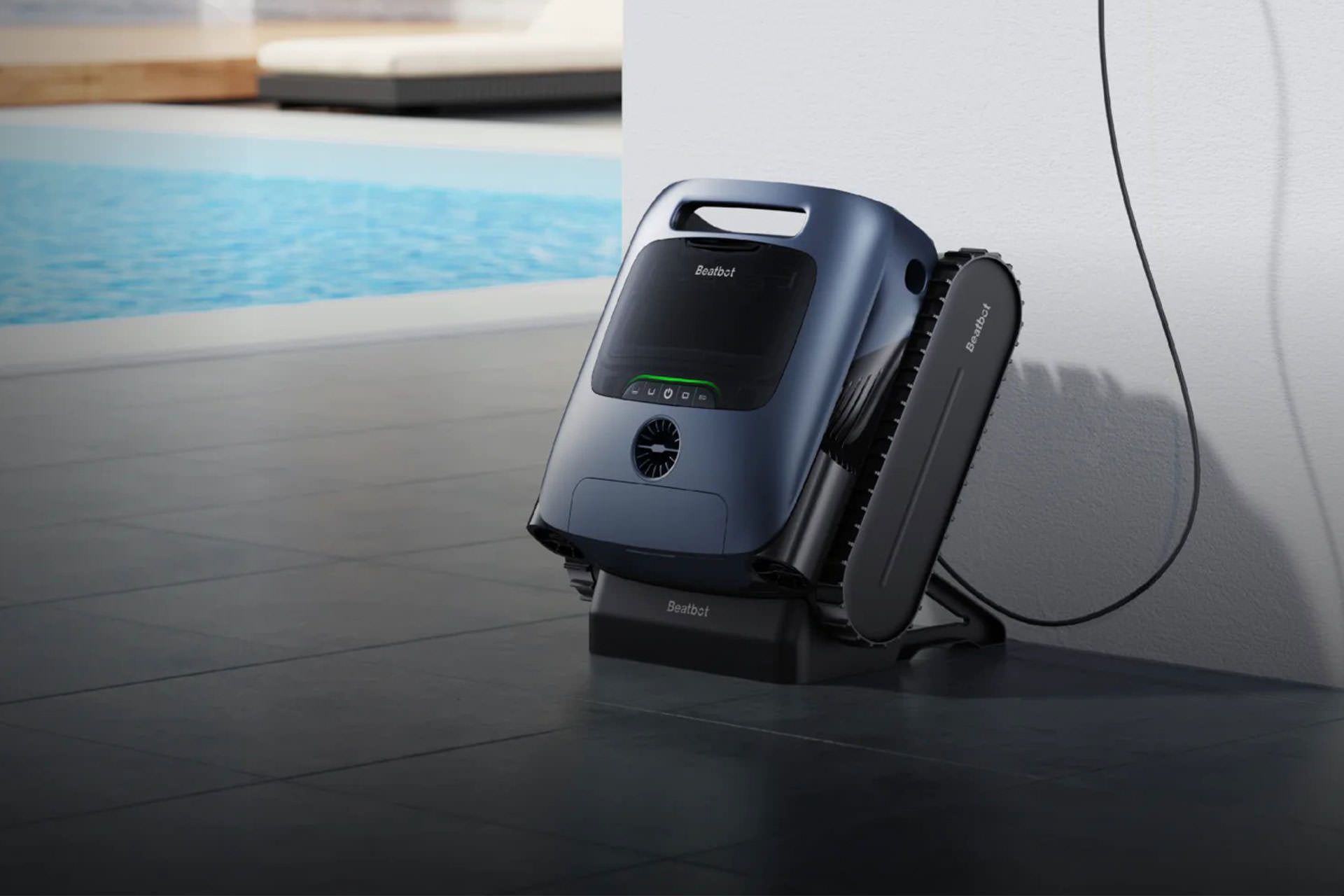 ربات Beatbot AquaSense Pro درحال شارژ