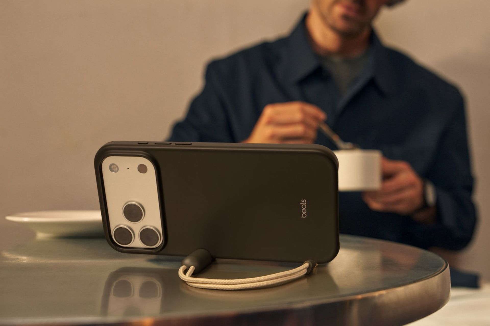 کیس بیتس برای آیفون ۱۷