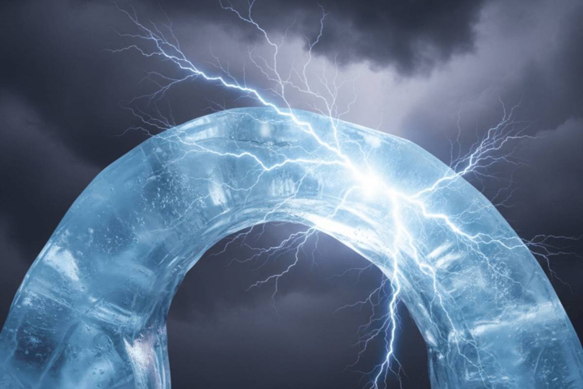 خم شدن یخ و ایجاد صاعقه