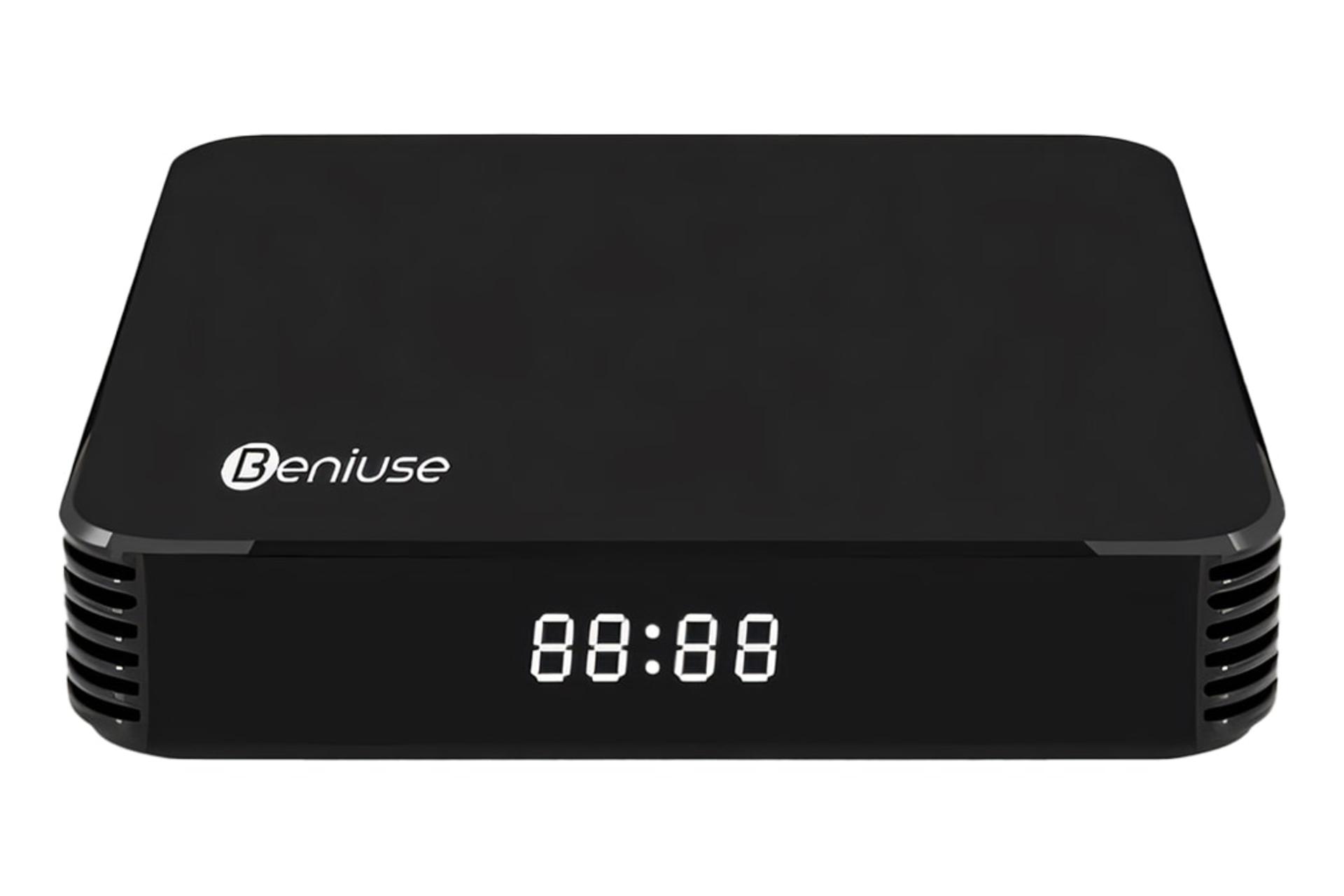 نمای جلوی اندروید باکس بنیوس BE-AB01 با نمایشگر روشن و نمایش پنل بالا